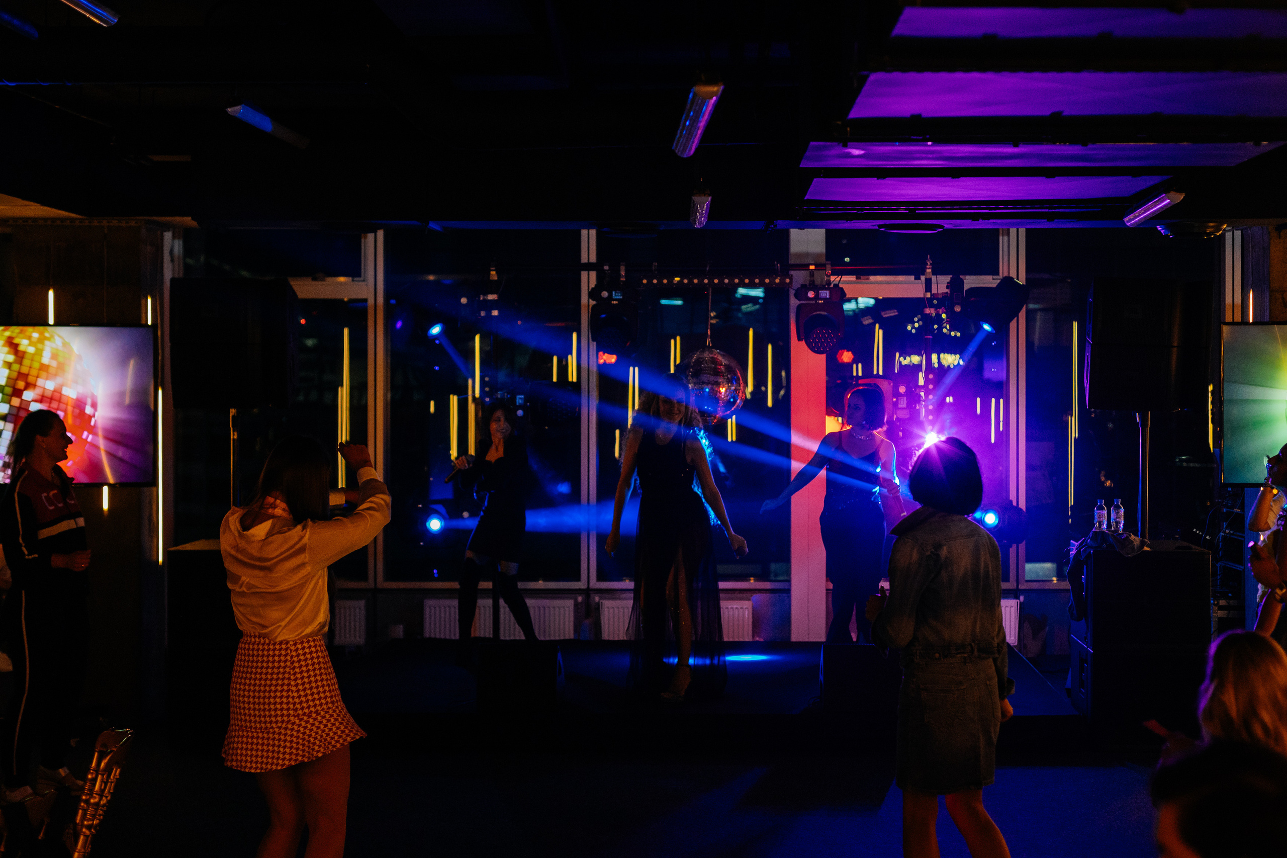 Backstage на вечеринке 90's в Moscow City. Свадебный и портретный фотограф в Королёве Сергей Чихарев