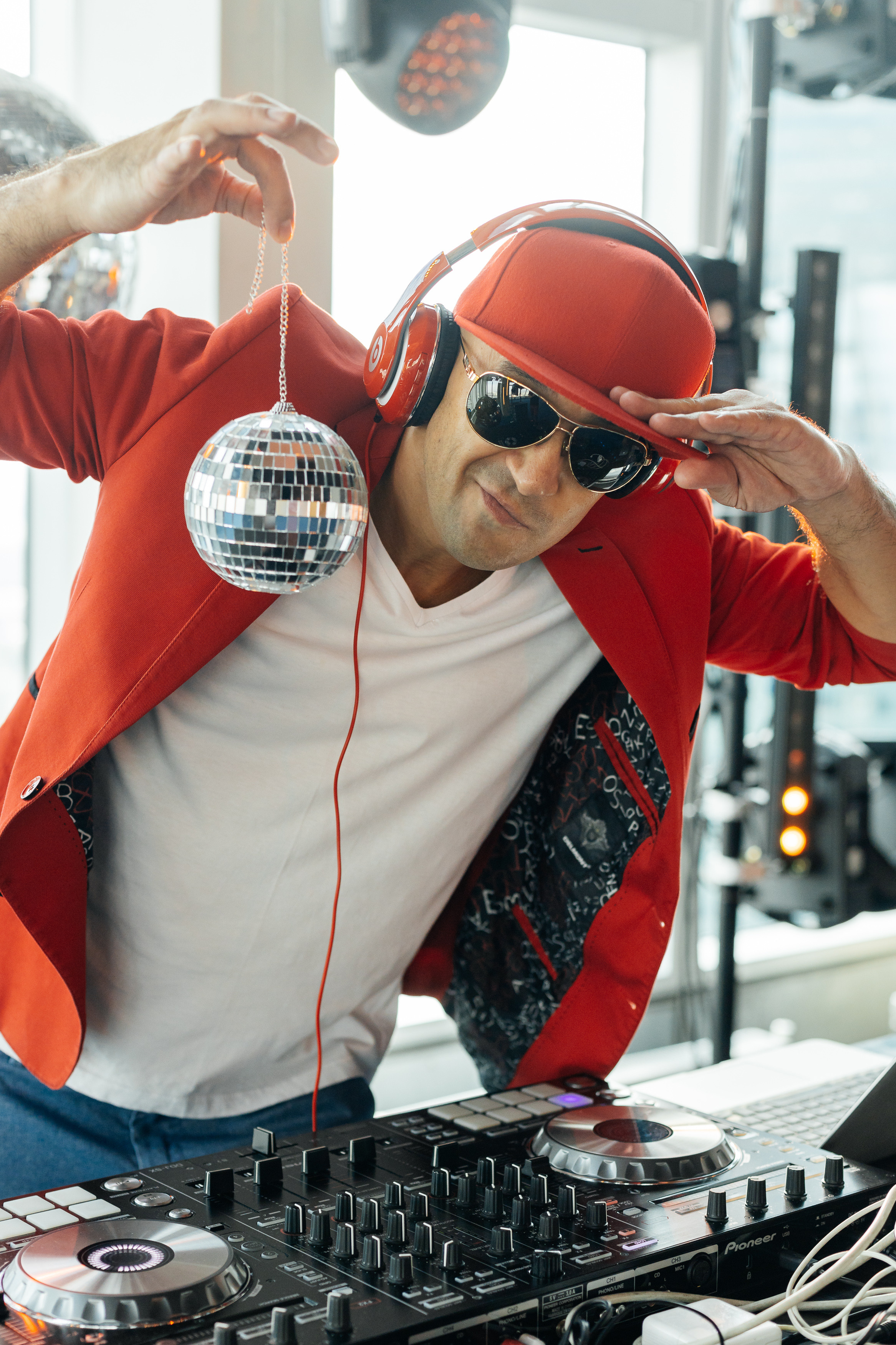 Backstage на вечеринке 90's в Moscow City. Свадебный и портретный фотограф в Королёве Сергей Чихарев