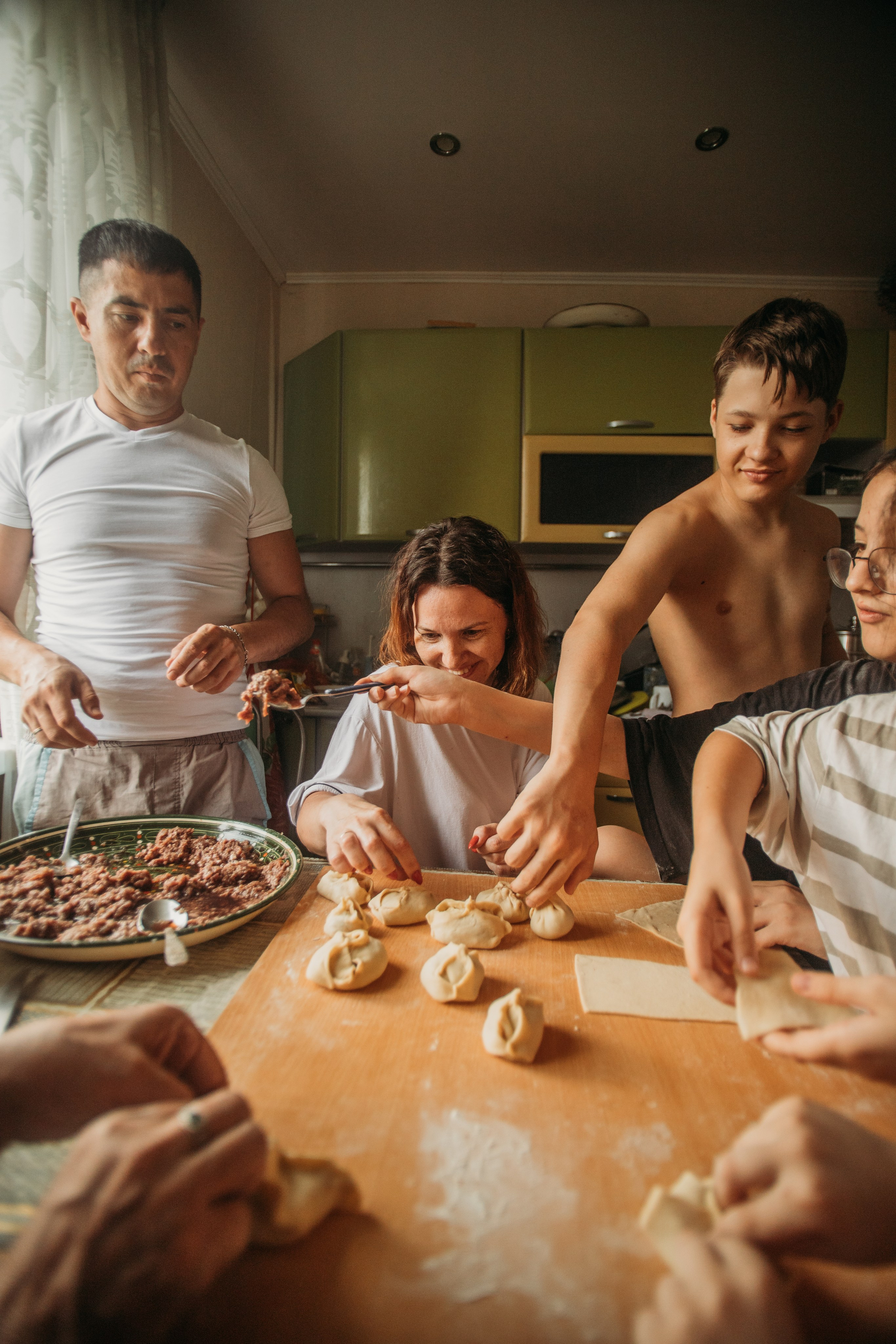 Домашняя фотосессия моей семьи. Венера Гайн. Репортажный фотограф  Тюмень. Обучение фотографии с 0