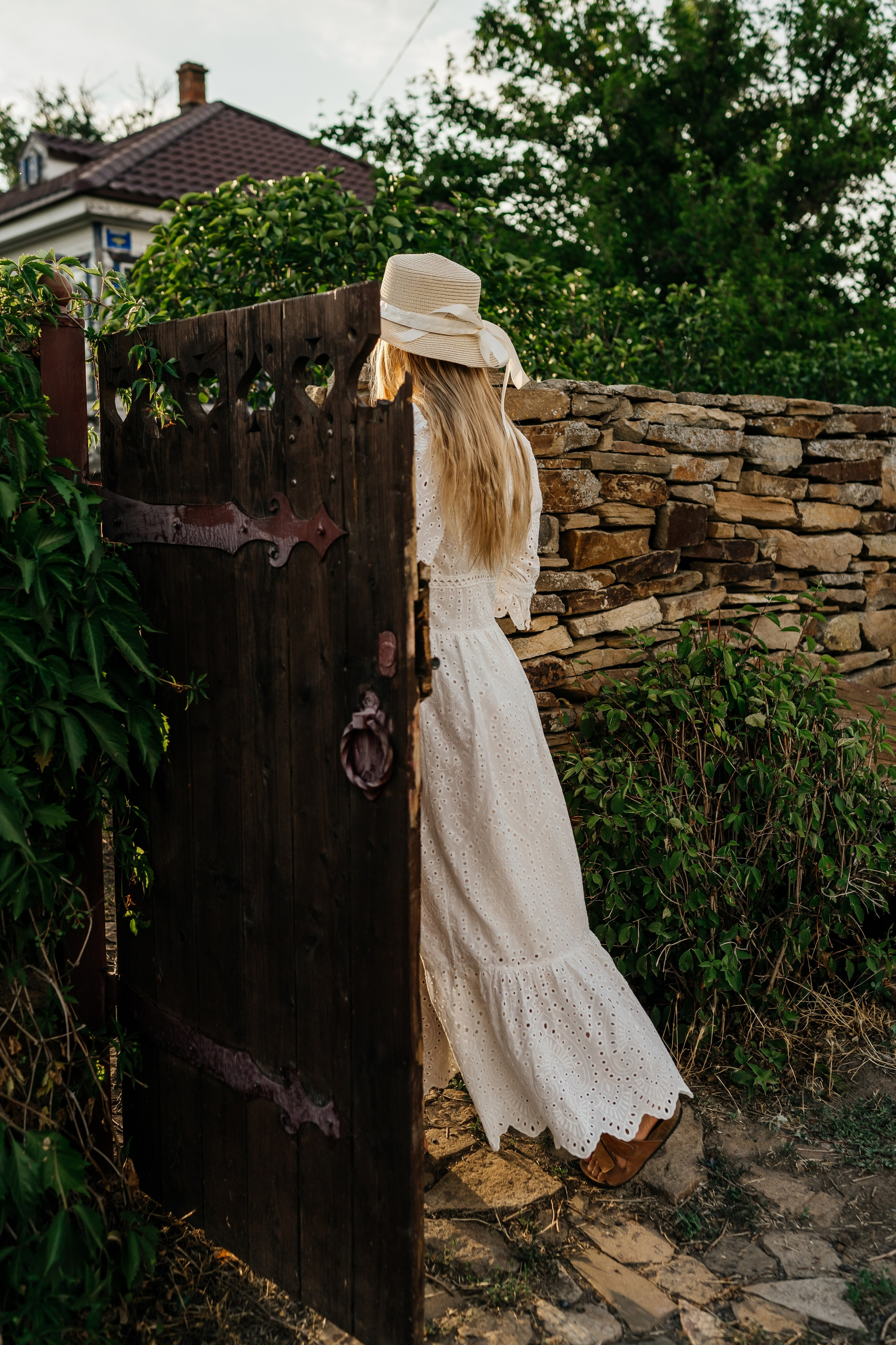 Девушка русская летом в деревне на природе. Фотограф в Каменске-Шахтинском Ольга Сагал