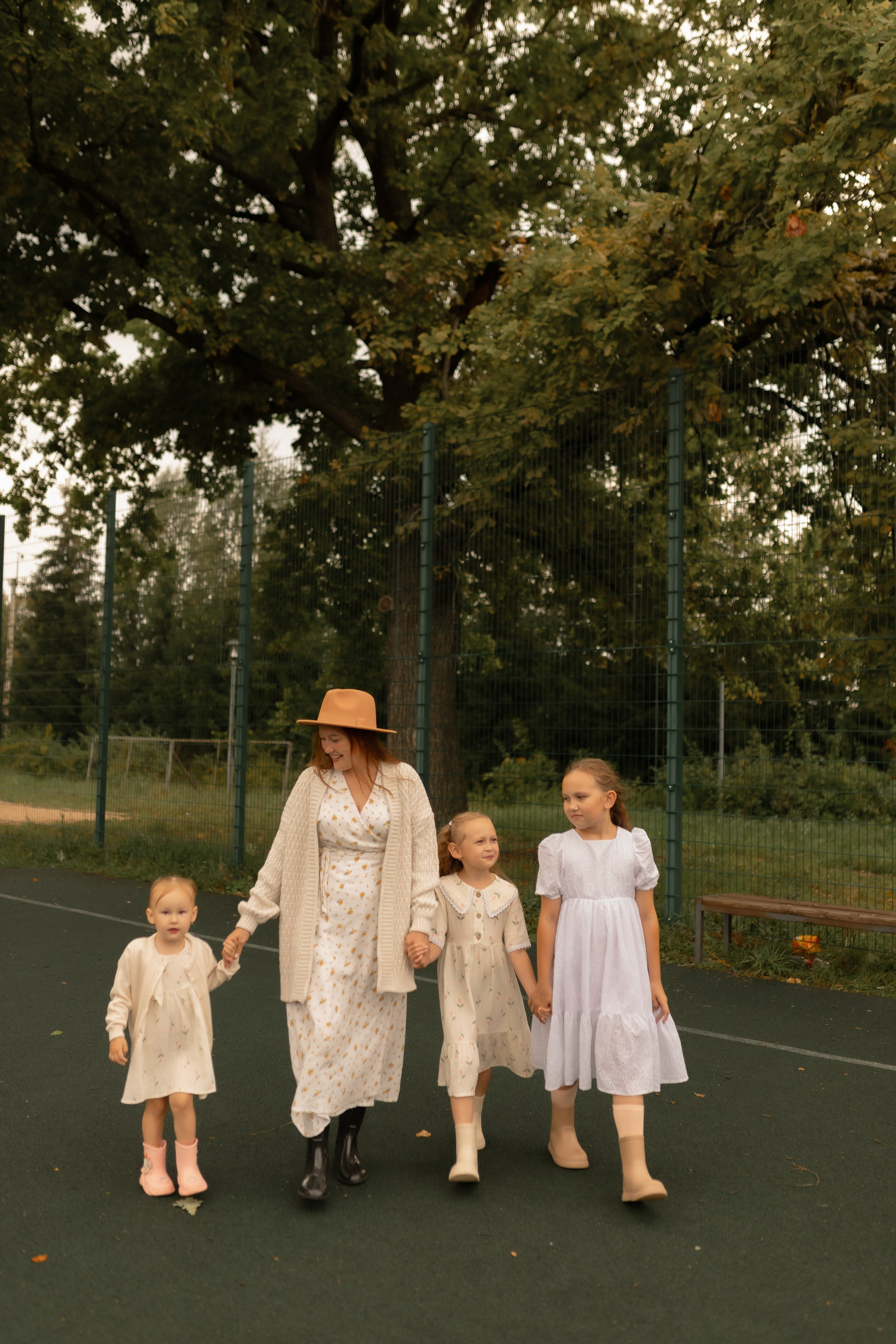 Мама Алина, Маша, Дина и Анечка. Фотограф Татьяна Семенова