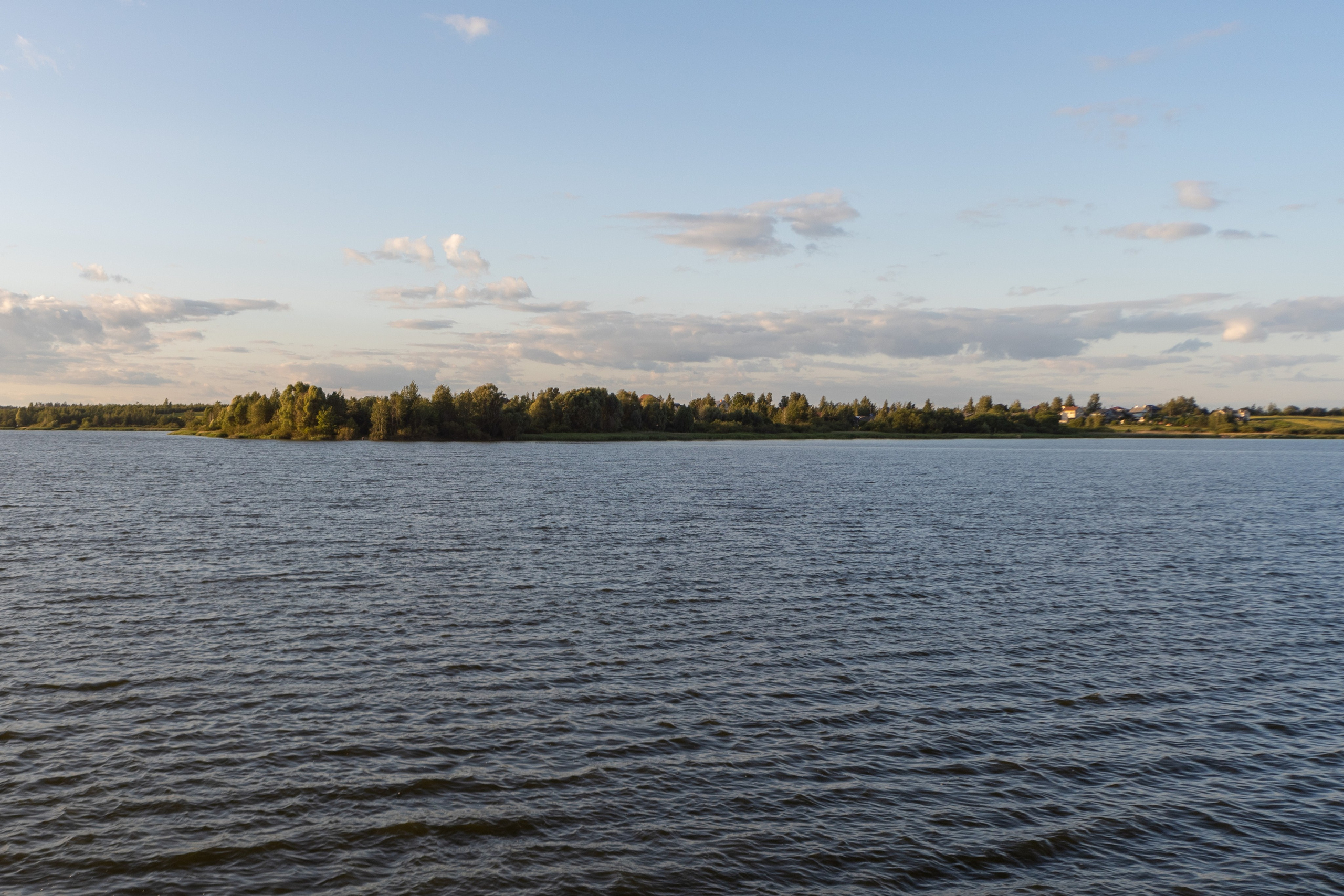 Акватория Петровичского водохранилища под Минском - фото Sakavita Media
