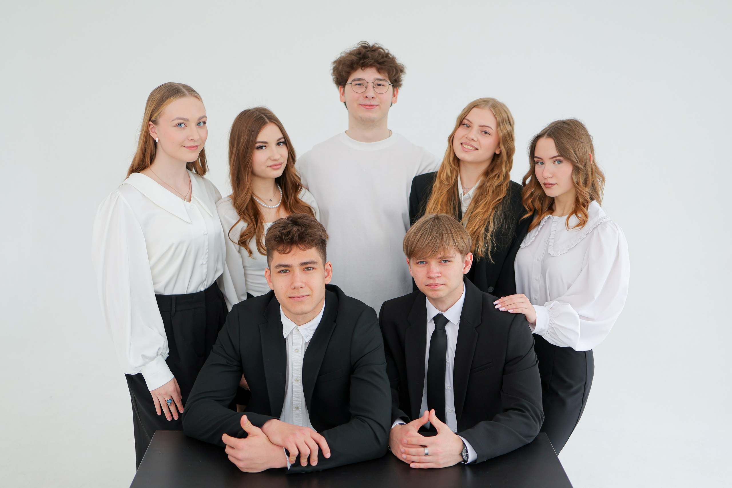 Циклорама 11 класс. Семейный фотограф Тюмень, фотограф на роды Салмина Мария