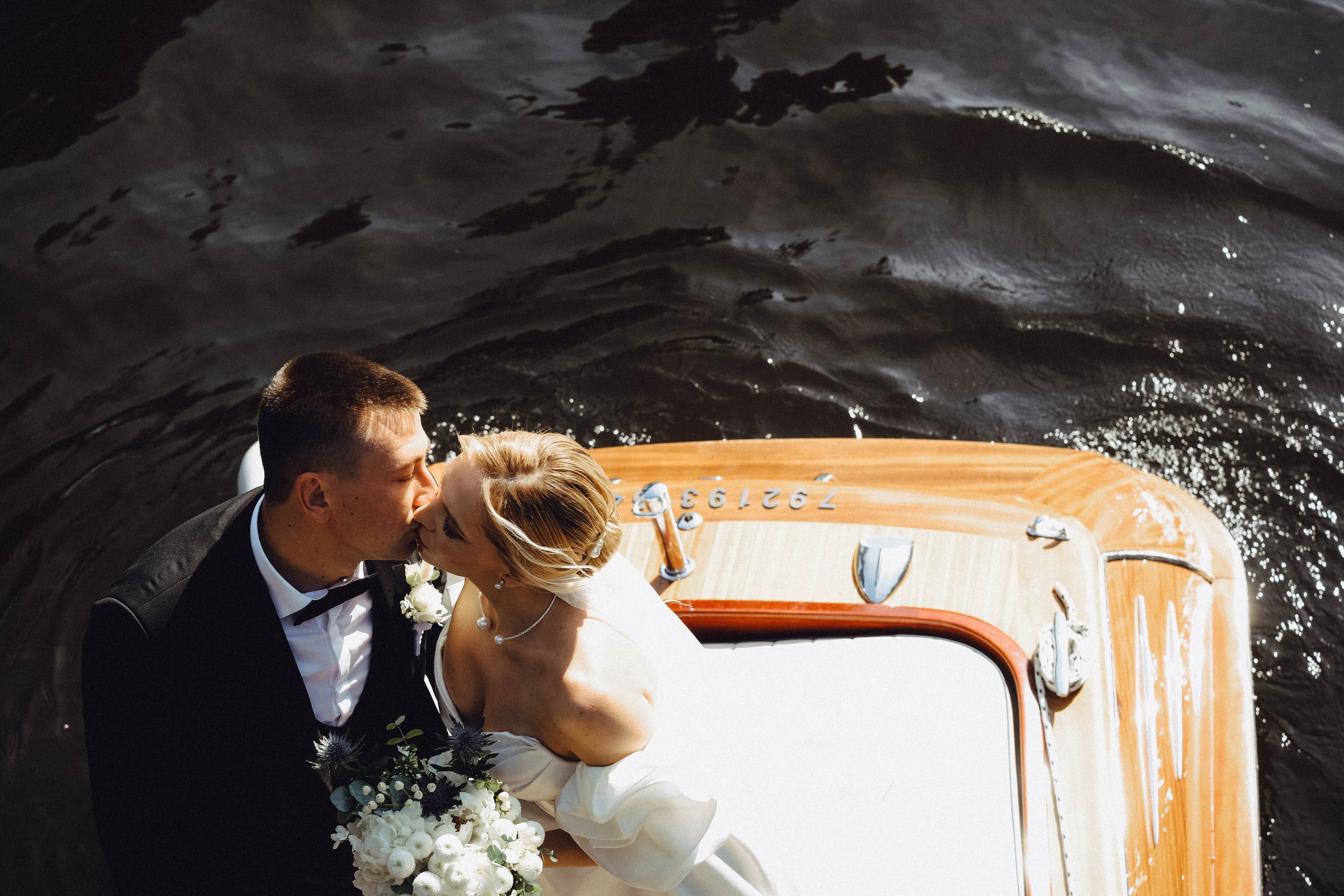 СВАДЕБГНАЯ ПРОГУЛКА ПО КАНАЛ САНКТ-ПЕТЕРБУРГА НА КАТЕРЕ. Профессиональный фотограф, Санкт-Петербург — Виктория Богомолова