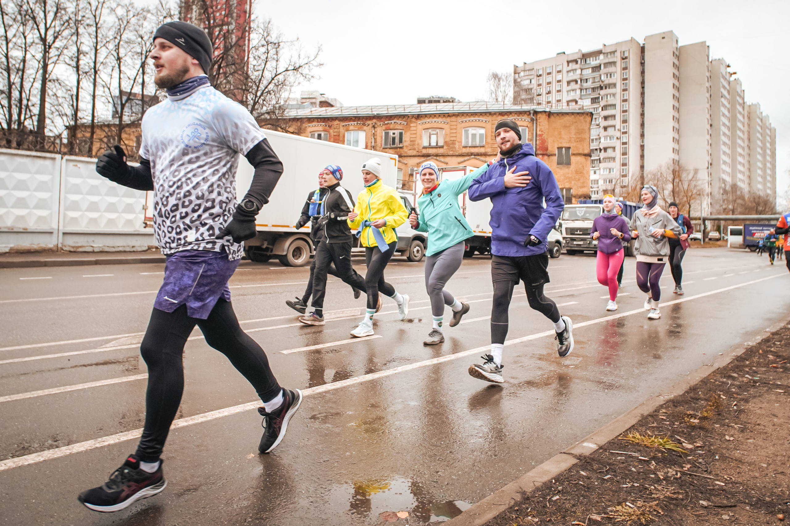 #марафонудома #яuzarun 2024 2-я петля, группа 6:30. Роман Капилюшов. Бег. Фото. Видео. г. Люберцы