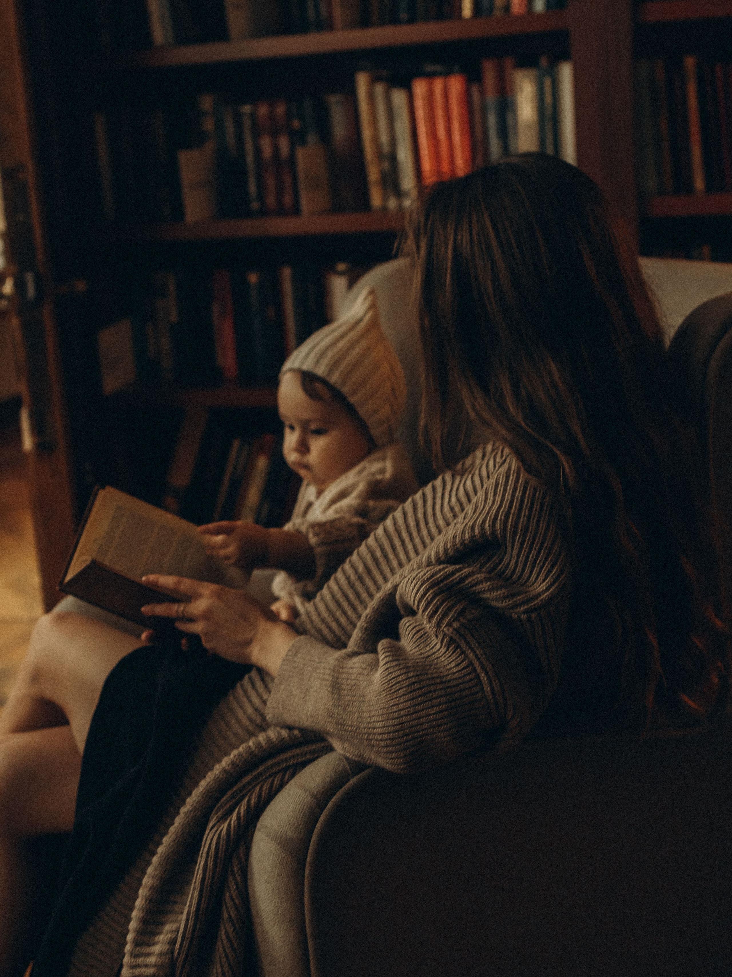 Лана и Серёжа. Библиотека. Фотограф Дарья Соколовская