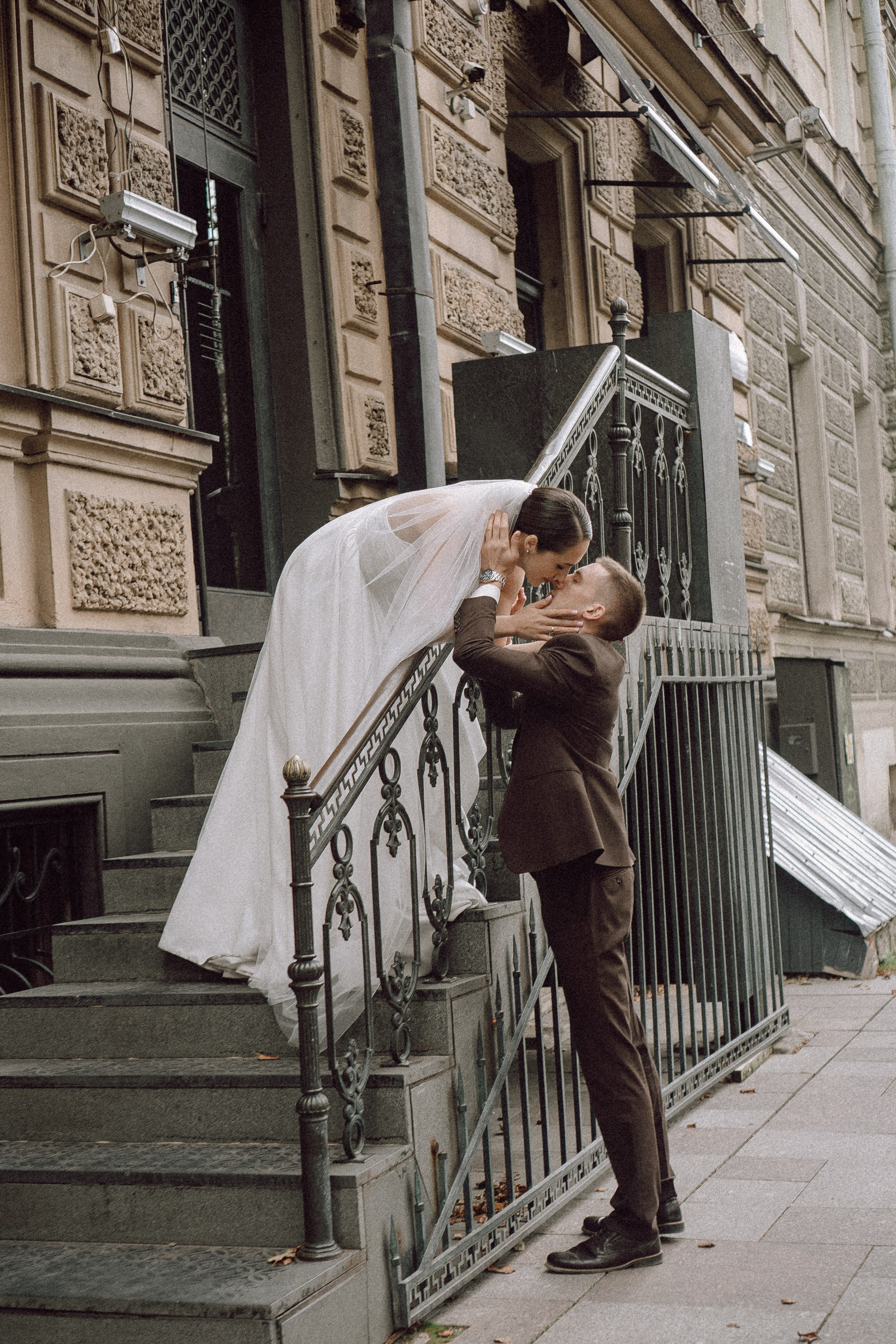 СВАДЕБНАЯ ПРОГУЛКА В САНТК-ПЕТЕРБУРГЕ (ИСАКИЕВСКИЙ СОБОР, ЗИМНЯЯ КАНАВКА, ЭРМИТАЖ И БОЛЬШАЯ МОРСКАЯ УЛИЦА). Профессиональный фотограф, Санкт-Петербург — Виктория Богомолова