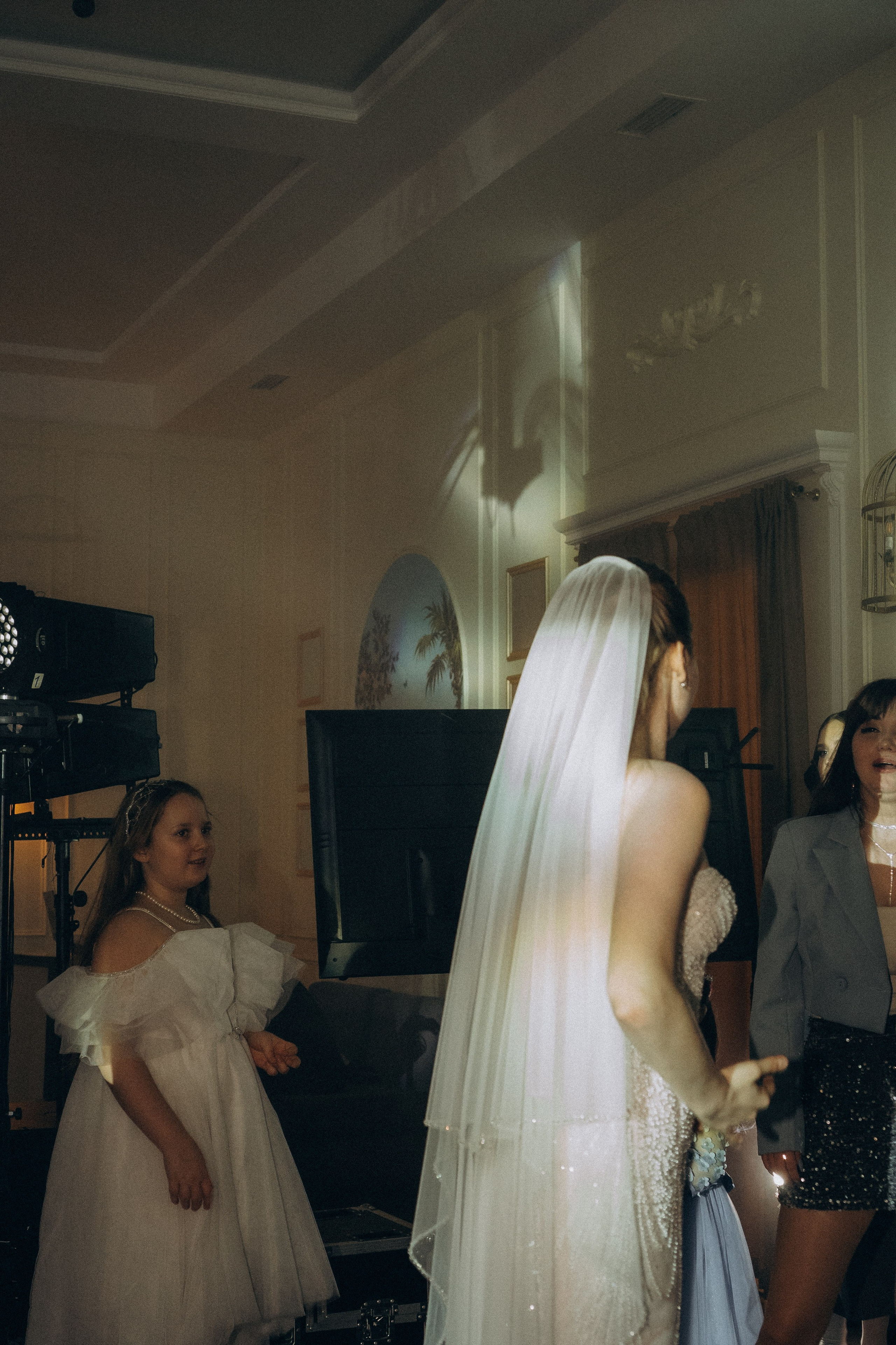 СВАДЕБНАЯ СЬЕМКА СБОРОВ В ОТЕЛЕ И ВЫЕЗД НА ЦЕРЕМОНИЮ (СНЯТО В СИБИРЕ В НИЖНЕВАРТОВСКЕ). Профессиональный фотограф, Санкт-Петербург — Виктория Богомолова