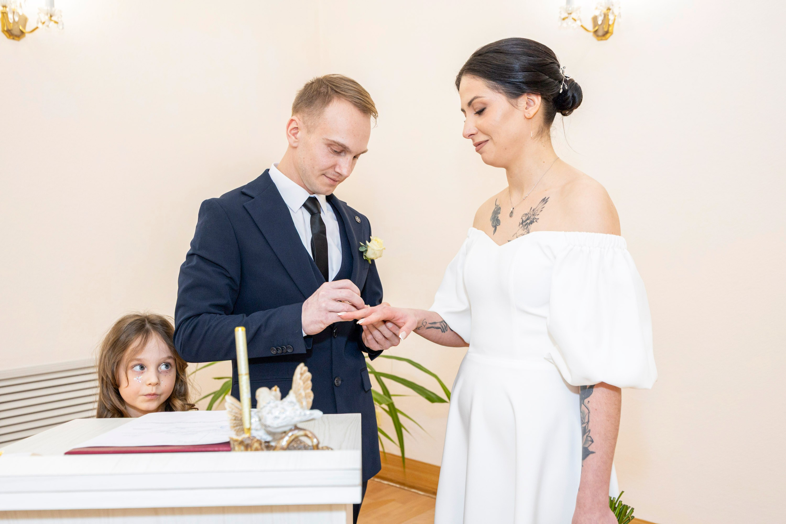 Свадьба, роспись в ЗАГСе, венчание, крещение, выписка из роддома — фотосъёмка. Визуальная упаковка брендов и проектов через фото и видеопроизводство