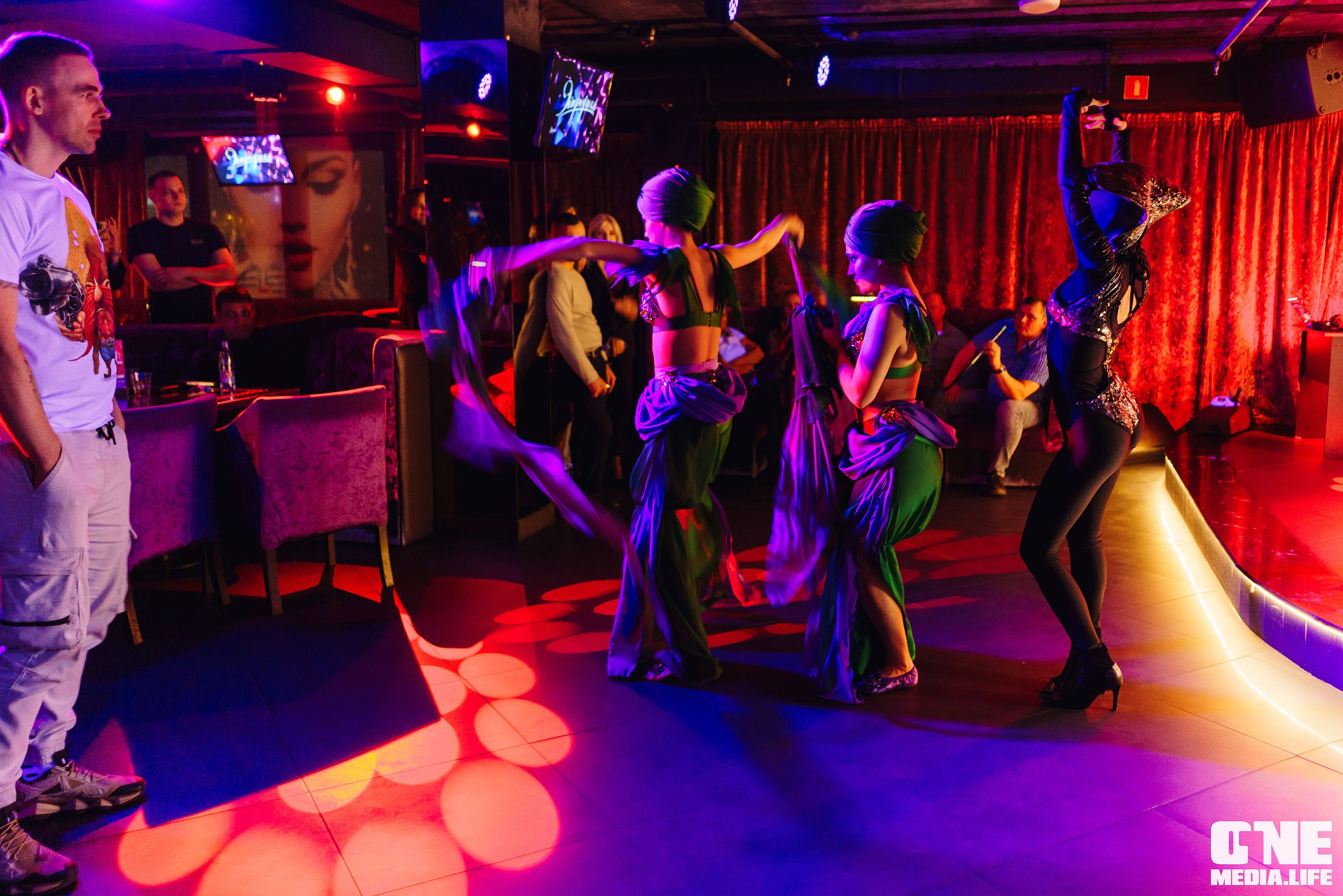 Фоторепортаж из караоке-клуба Эйфория. One Media Life: фоторепортажи, фотоотчеты с мероприятий и заведений