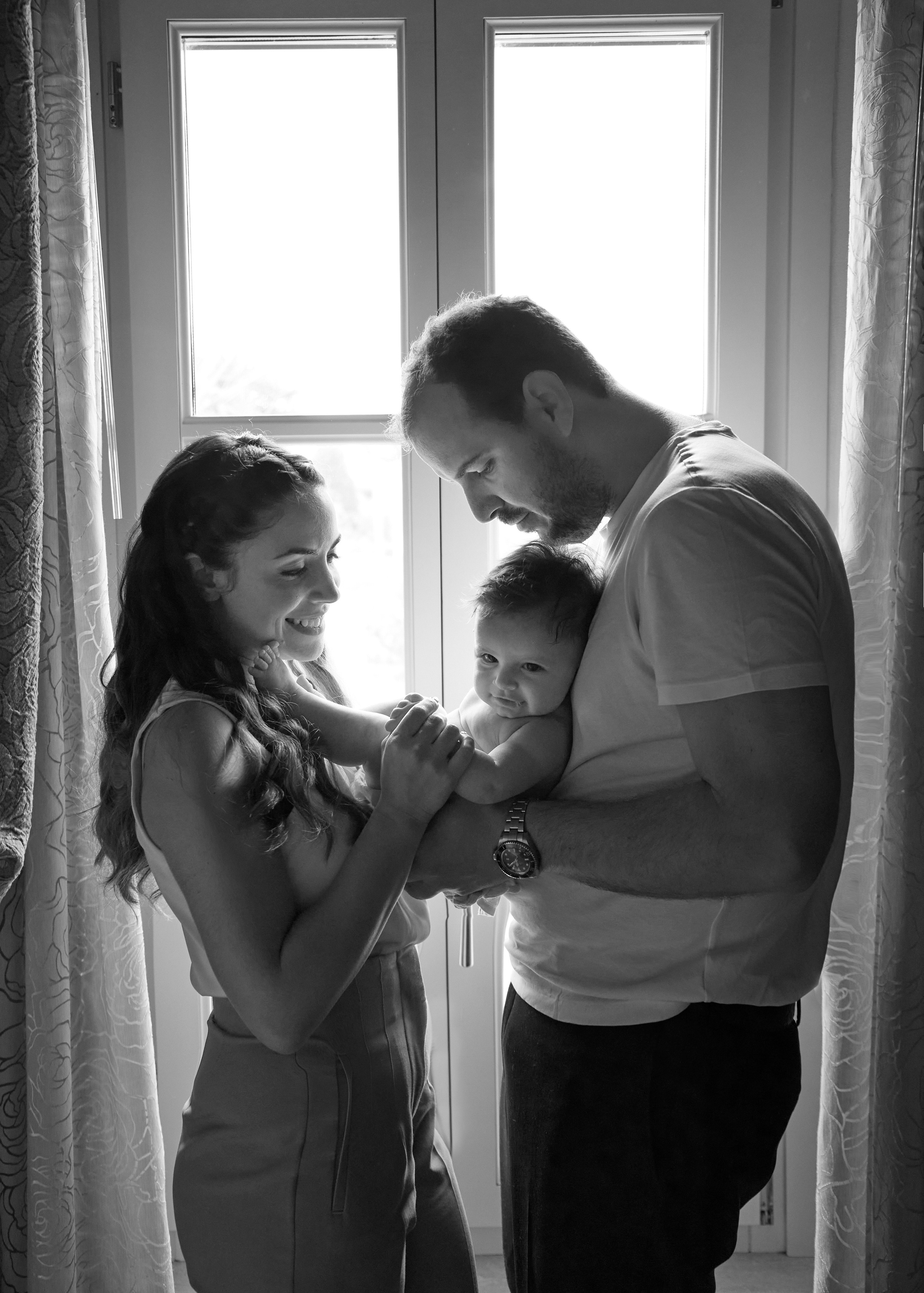 Sessione fotografica di familia a casa. Fotografo di famiglie e ritrattista in Italia (Toscana)