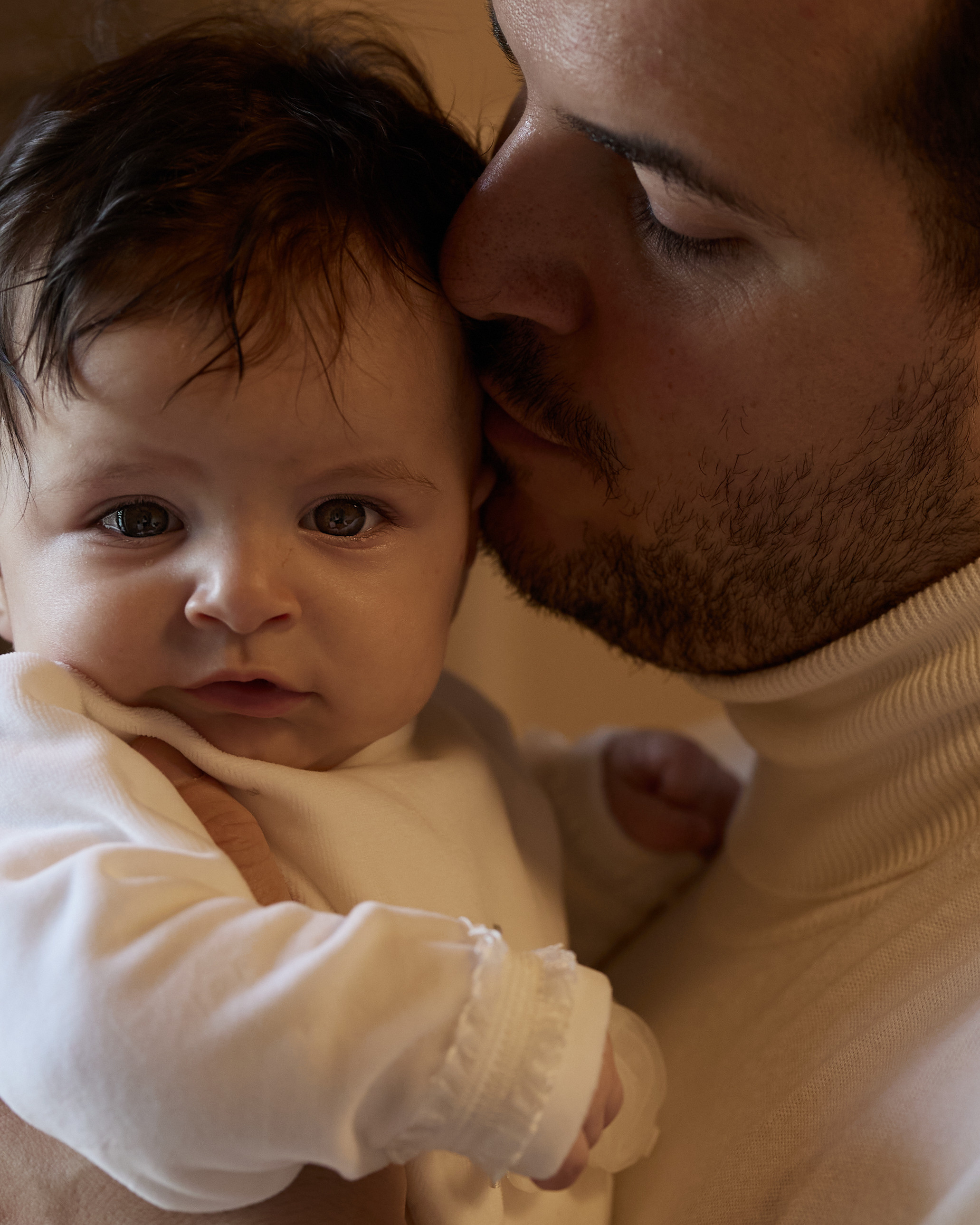 Sessione fotografica di familia a casa. Fotografo di famiglie e ritrattista in Italia (Toscana)