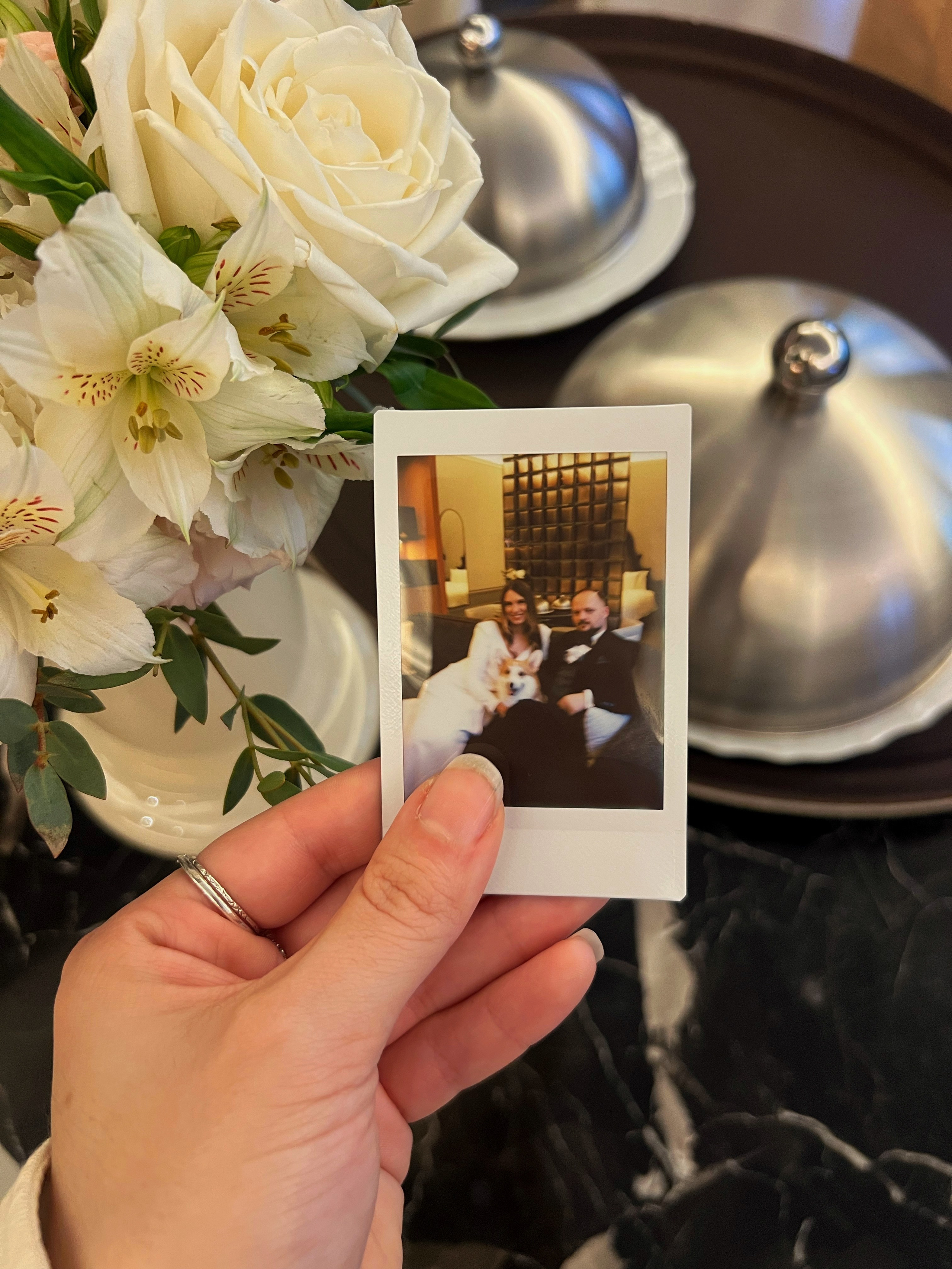 Кадры на инстакс instax моментальная фотография. Фотограф про чувства, моменты, любовь. свадебный и портретный фотограф