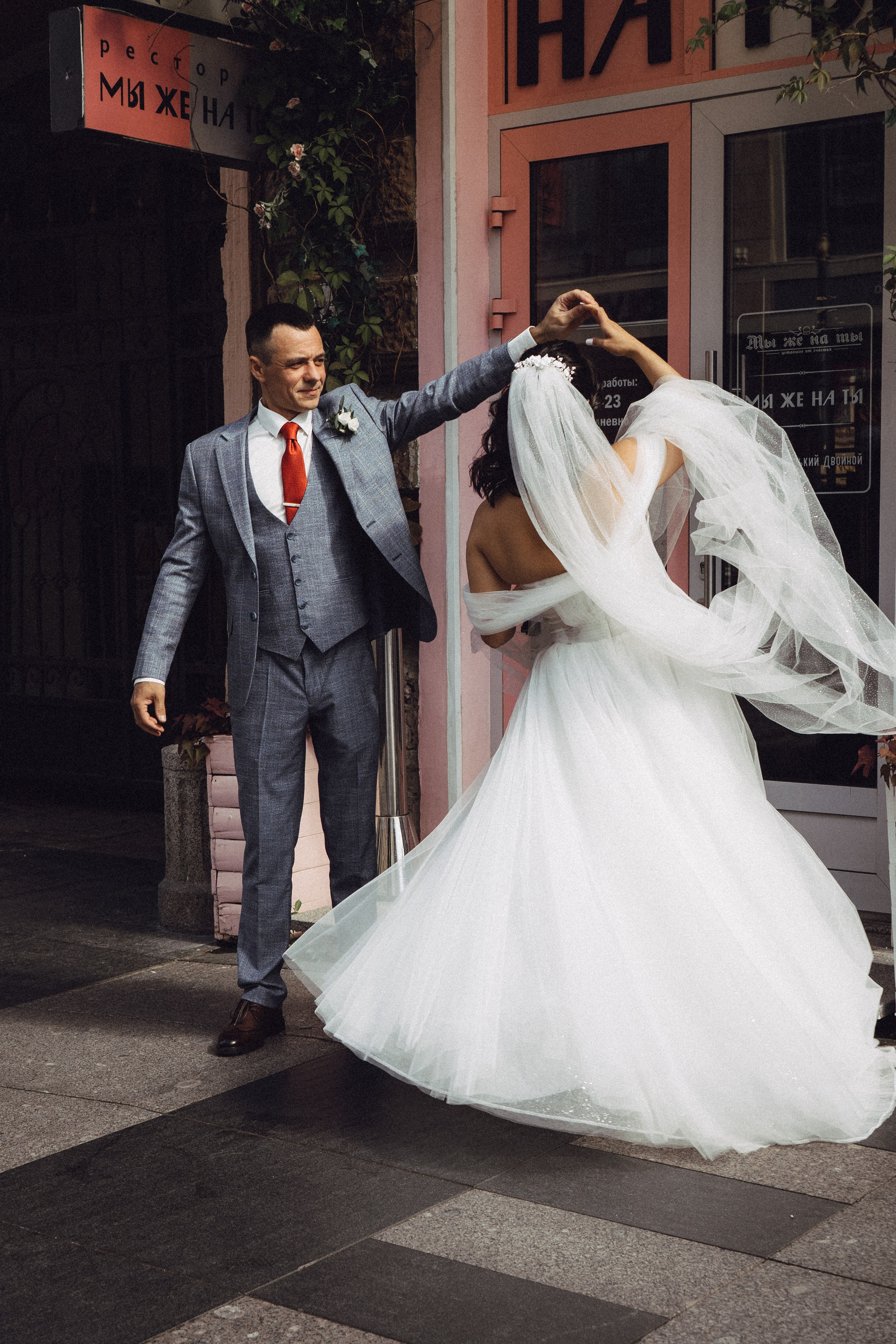 СВАДЕБНАЯ ПРОГУЛКА РЕСТОРАН МЫ ЖЕ НА ТЫ И ФОТОСЕССИИЯ С АВТОМОБИЛЕМ. Профессиональный фотограф, Санкт-Петербург — Виктория Богомолова