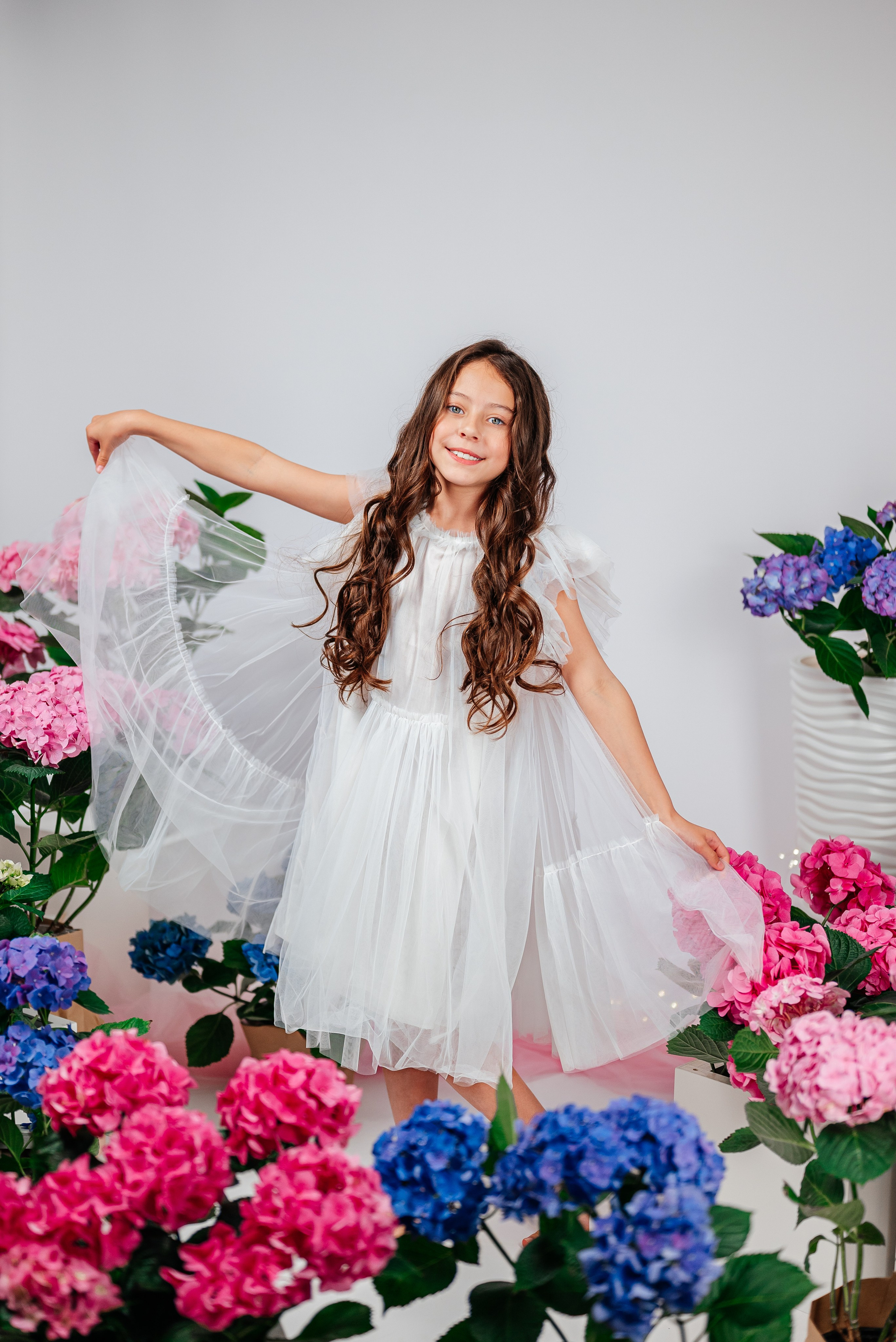 Вероника и гортензии. Семейный фотограф в Краснодаре