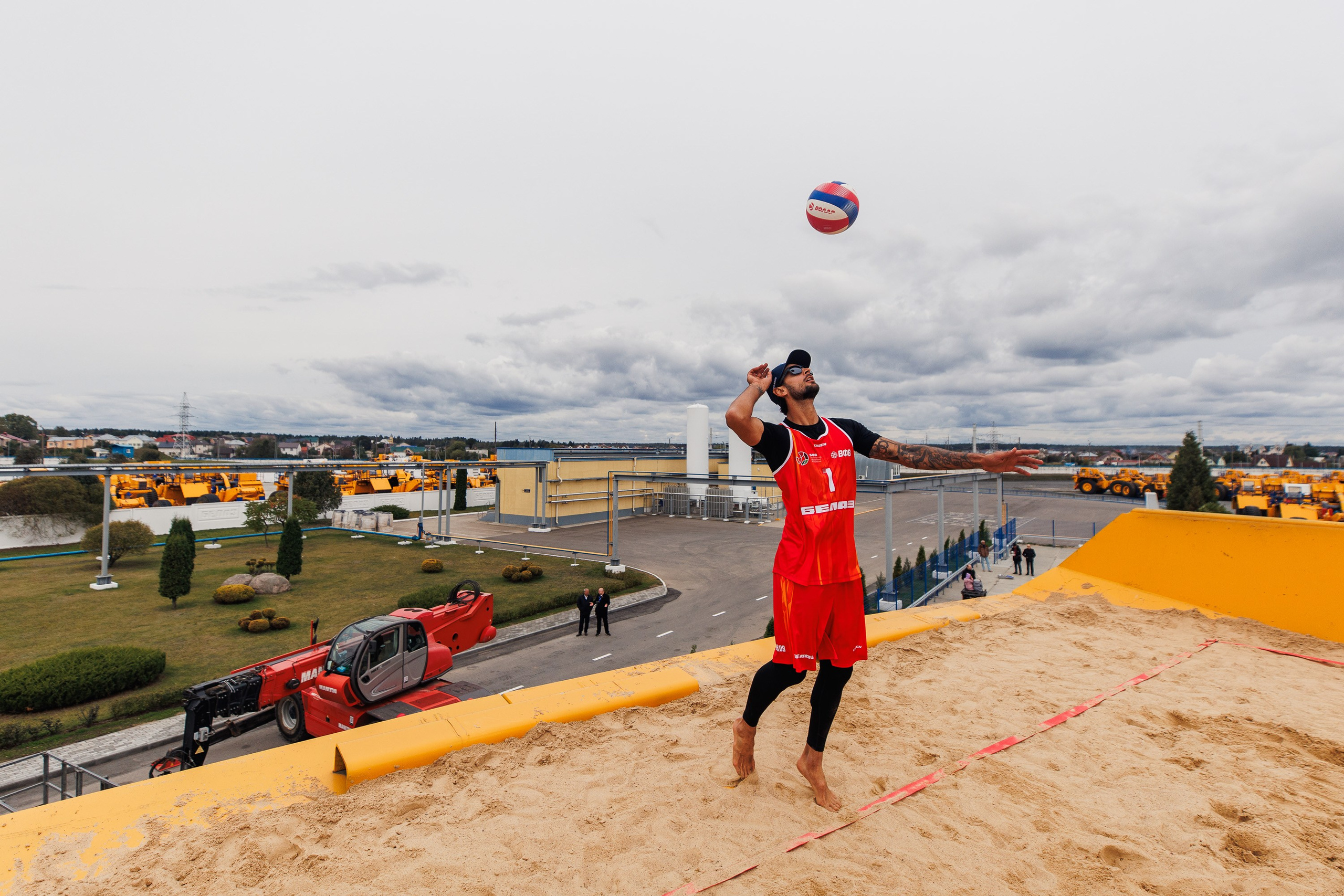 Пляжный волейбол на БелАЗе. Photographer Danil Aykin