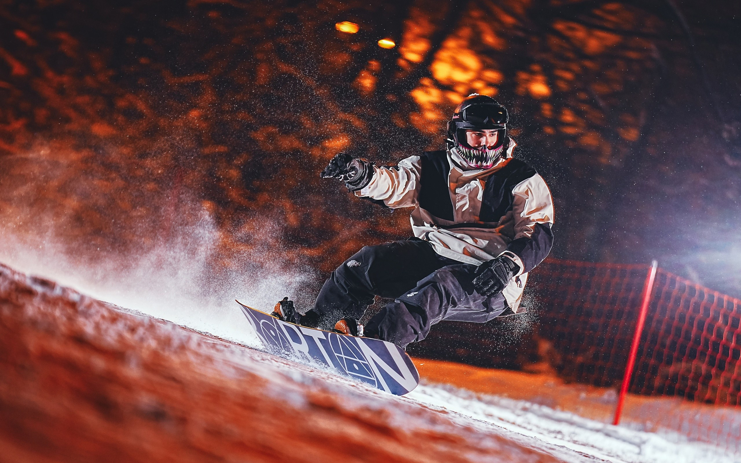 Вечерняя съёмка на склонах с использованием внешних вспышек. Фотограф Студитский Евгений