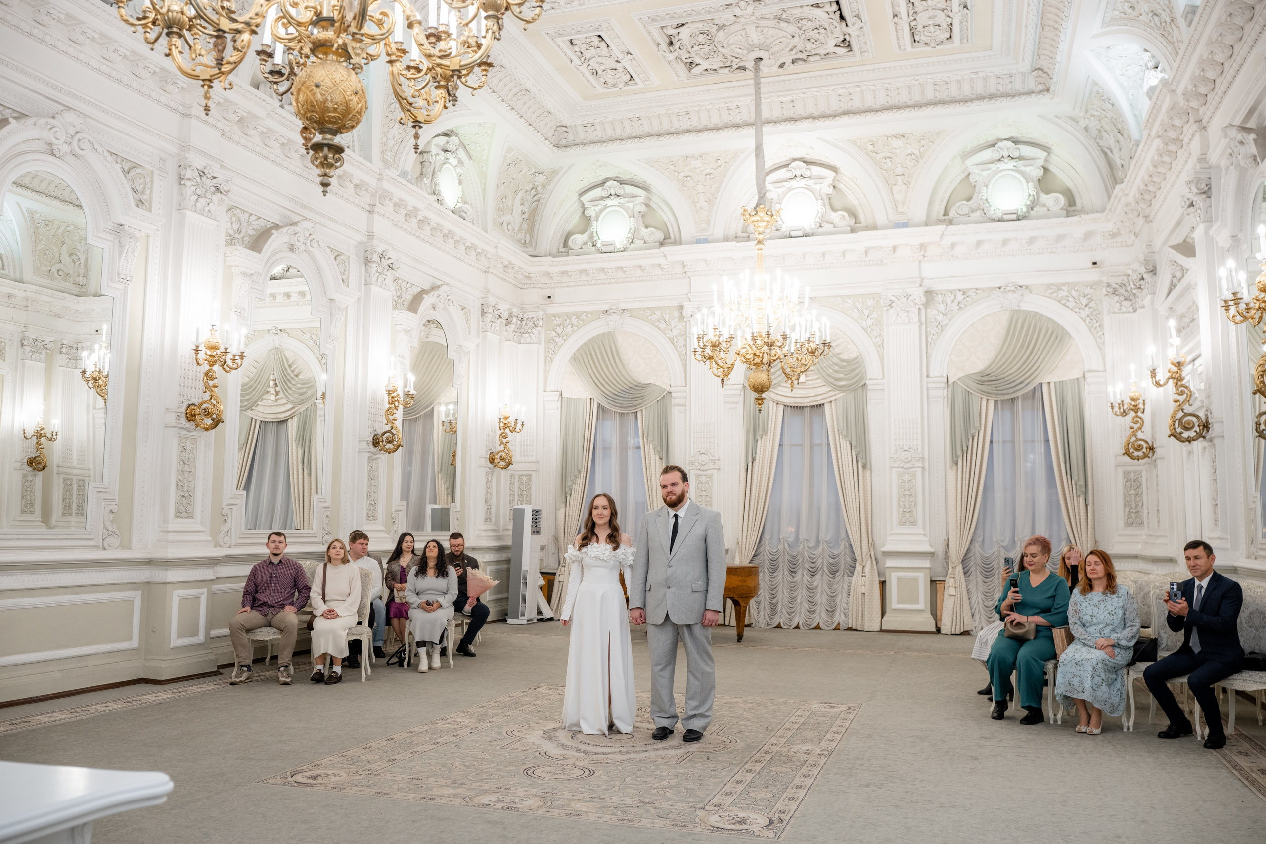 Примеры фото на свадьбе во Дворце бракосочетания №1 в темное время со вспышкой