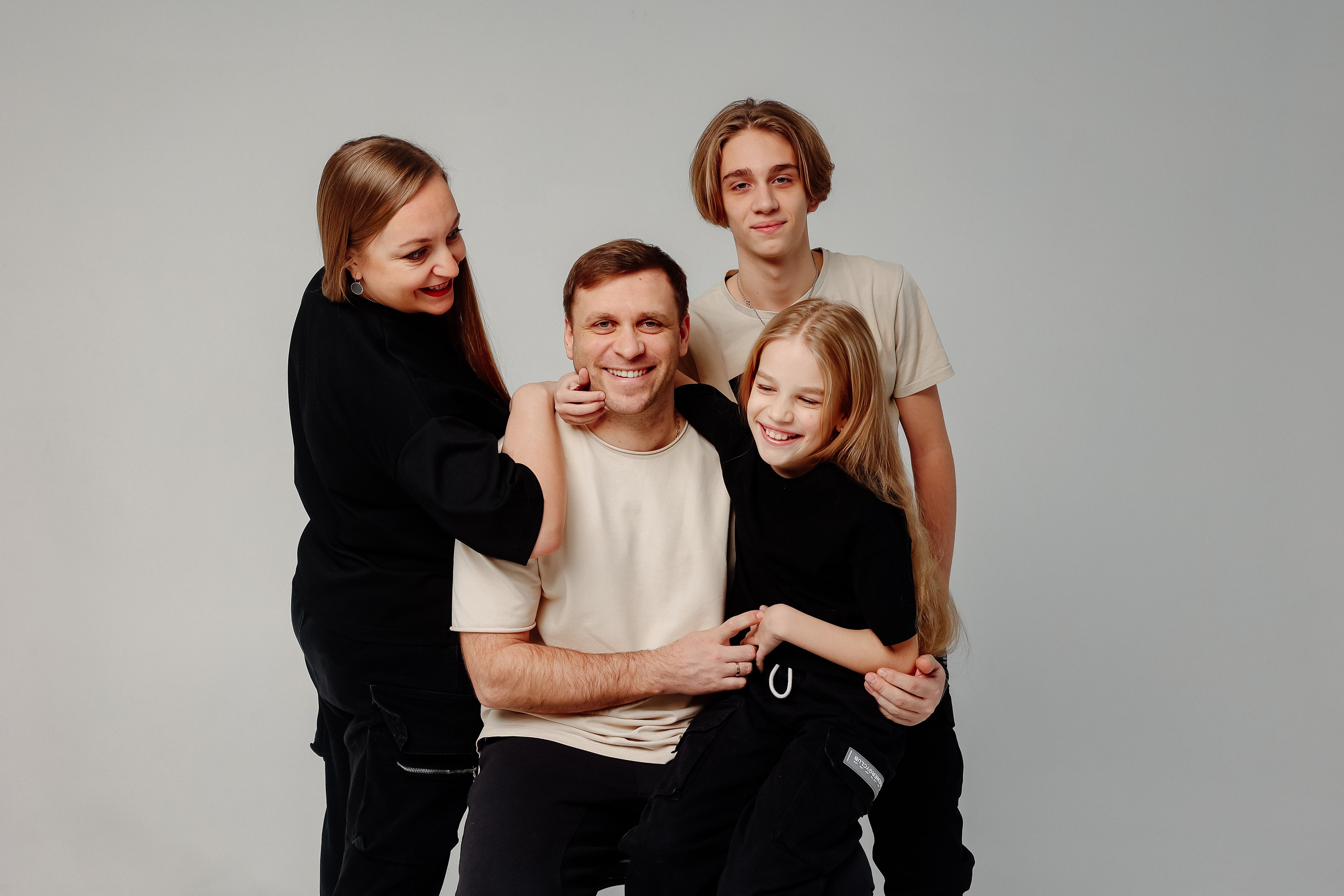 Минимализм. Фотограф Авилова Дарья ● Тюмень● Съемка больших семей ●Архив поколений