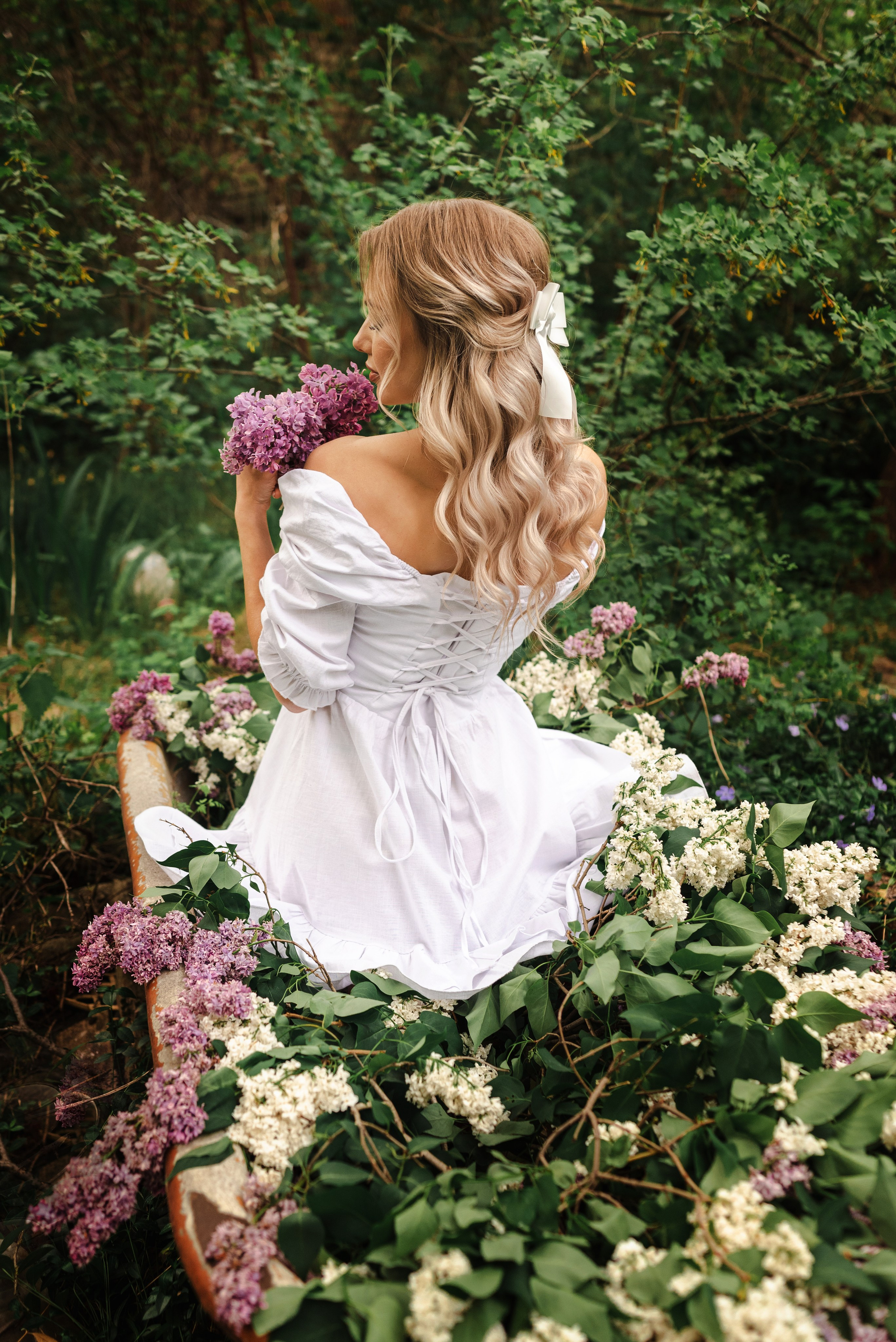 фотограф в парке Лога Каменск-Шахтинский Ольга Сагал. фотосессия девушки  на природе в сирени в ванне Парк Лога