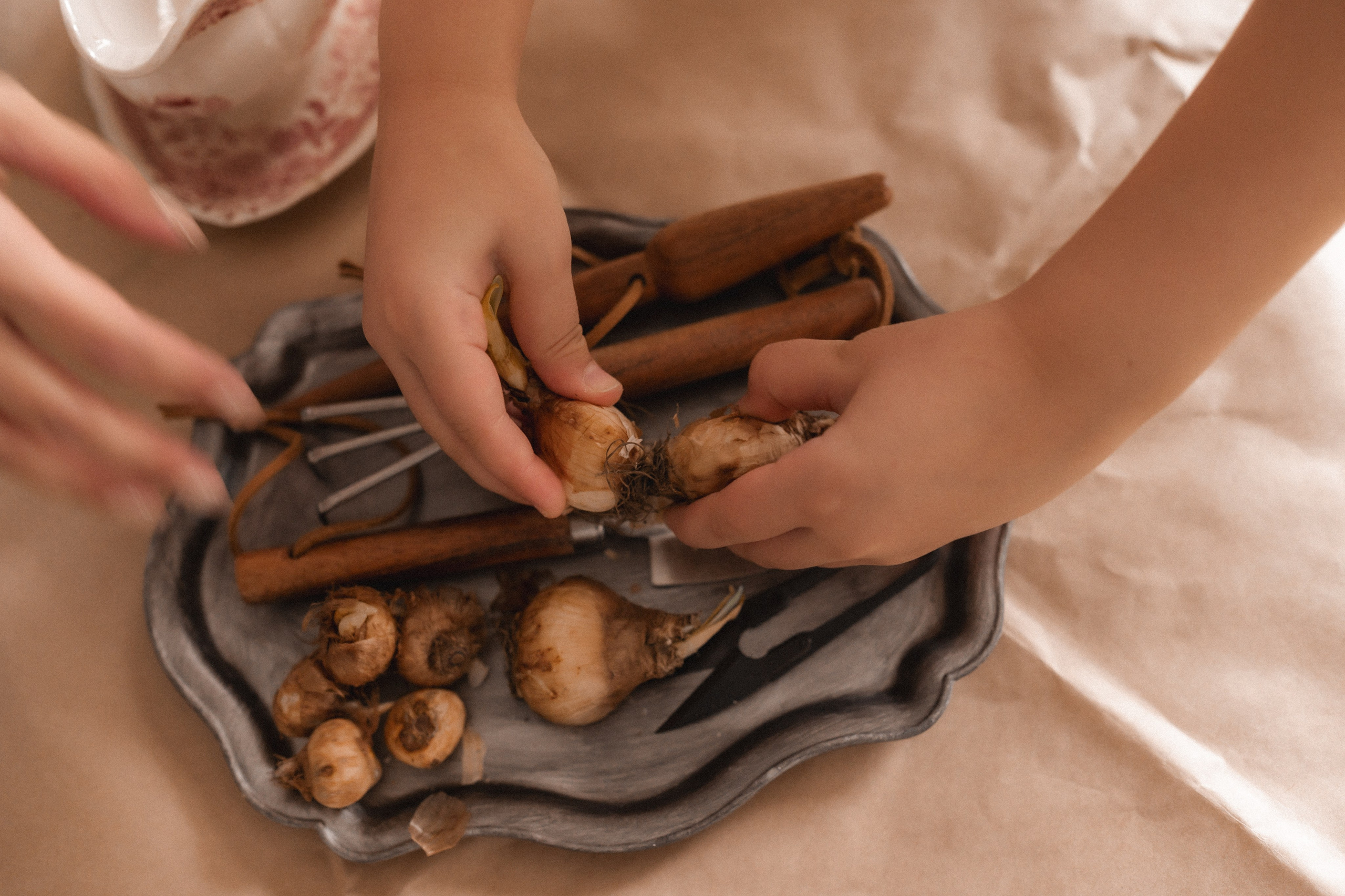 Полина, Дима, Мия и Эмма дома. Семейный и свадебный lifestyle-фотограф в Москве Мария Петрова
