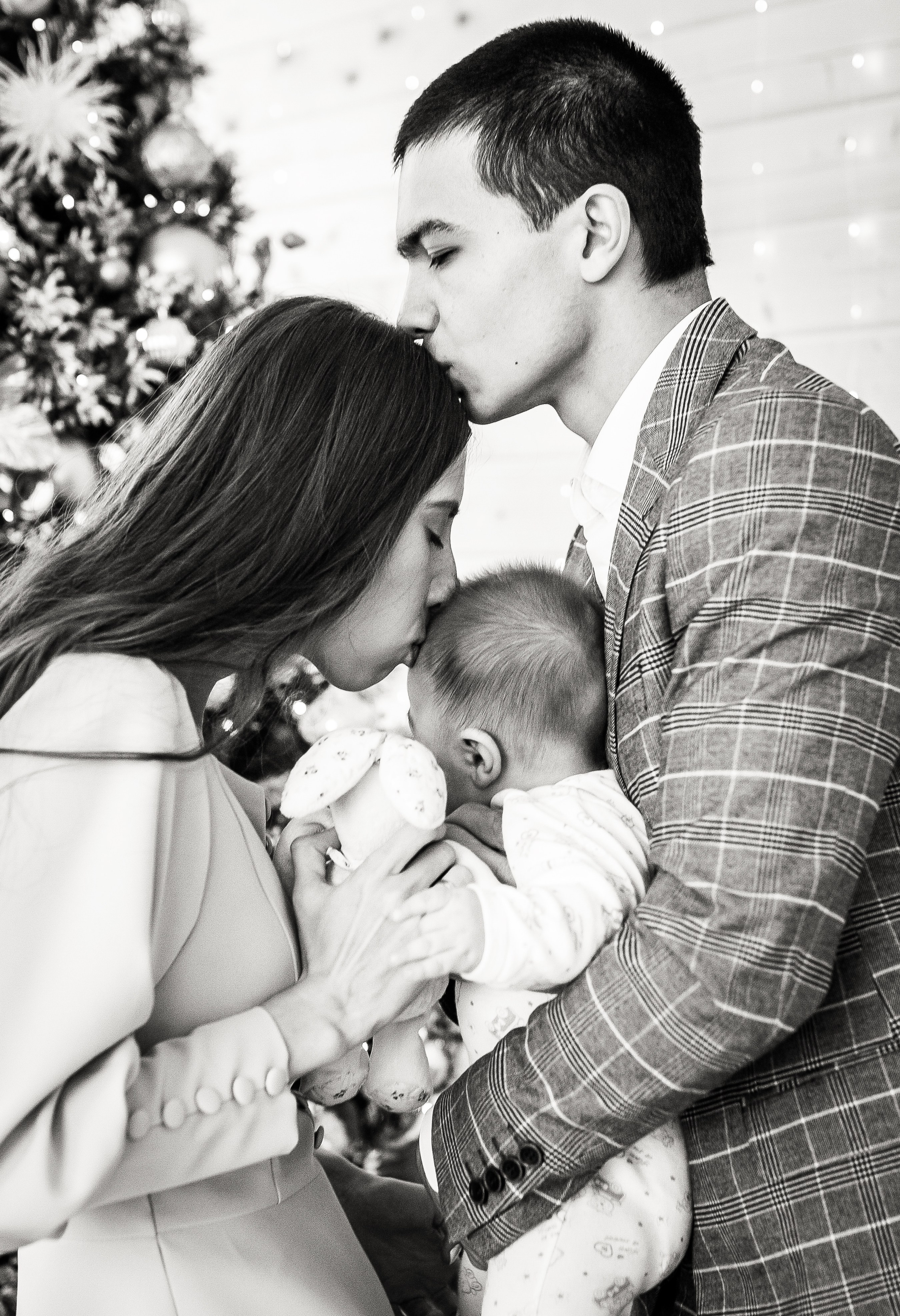 Зиля с семьей. Новогодняя фотосессия в студии. Профессиональный фотограф, Москва |Видное Елена Елизарова