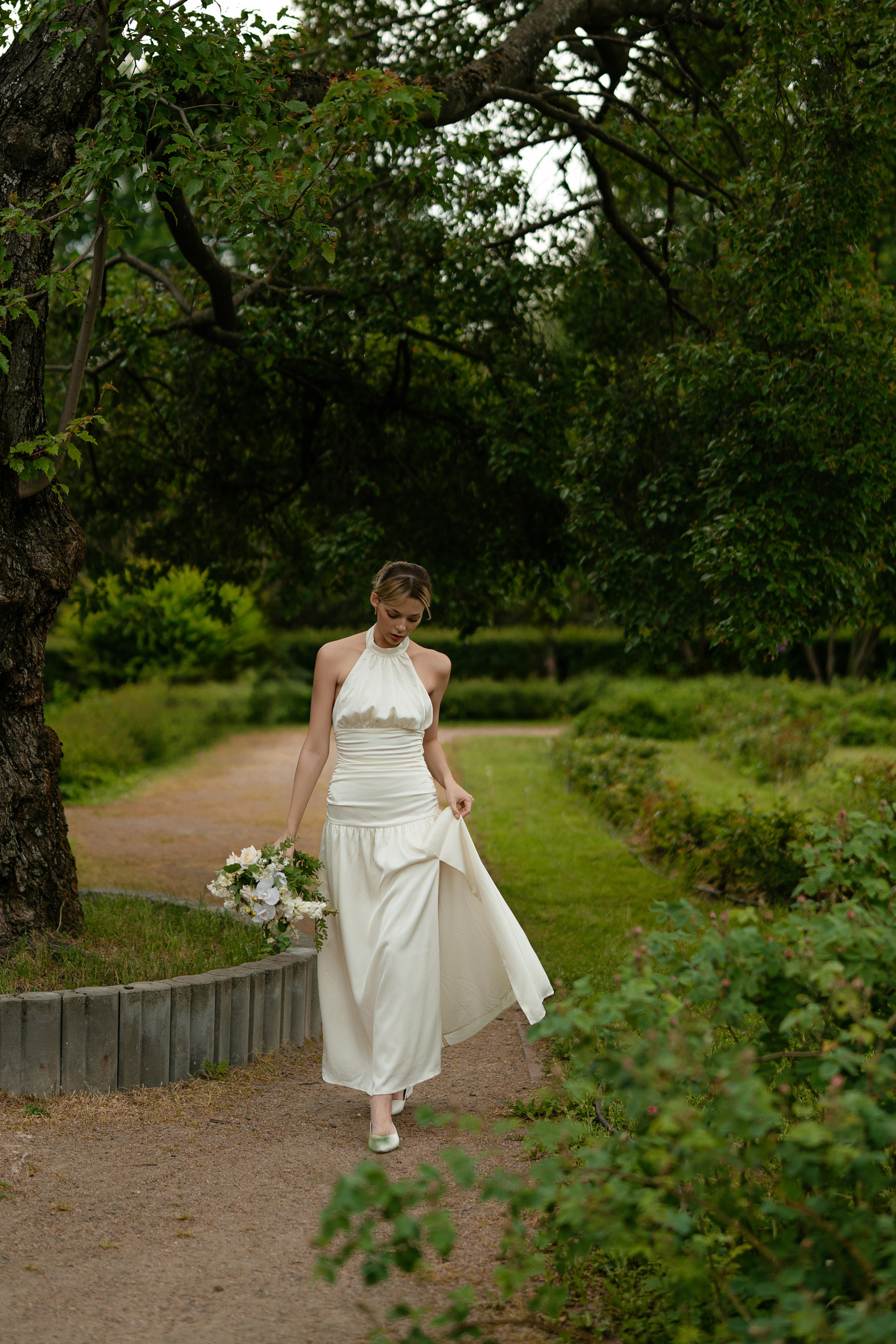 Свадебная прогулка, а парке Сокольники. Фотограф Сергиев Посад / Москва / Дмитров / Дубна