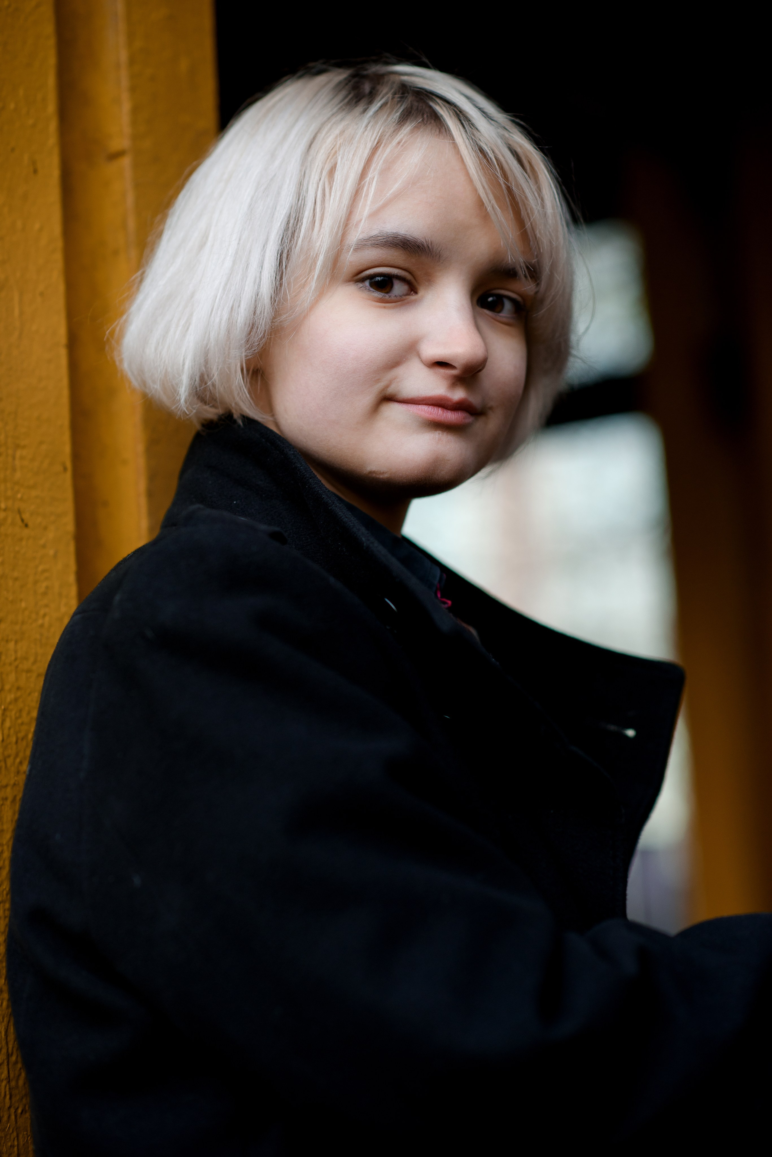 Фотосессия девочки подростка в осеннем саду. Главная