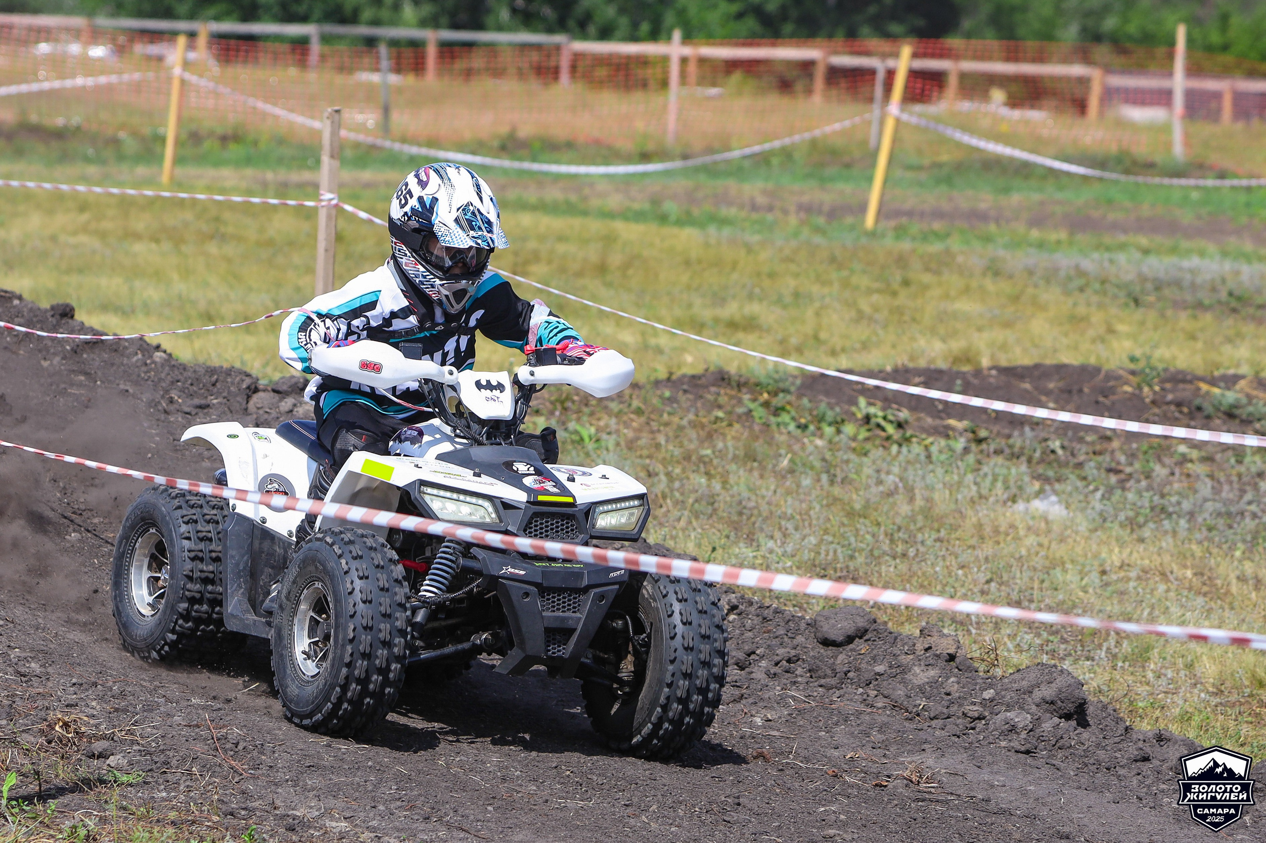 Заезды «МИНИ ДЕТИ» и «МАКСИ ДЕТИ». Кубок России по гонкам с водными препятствиями на квадроциклах «Золото Жигулей 2025». Спортивный фотограф в Самаре