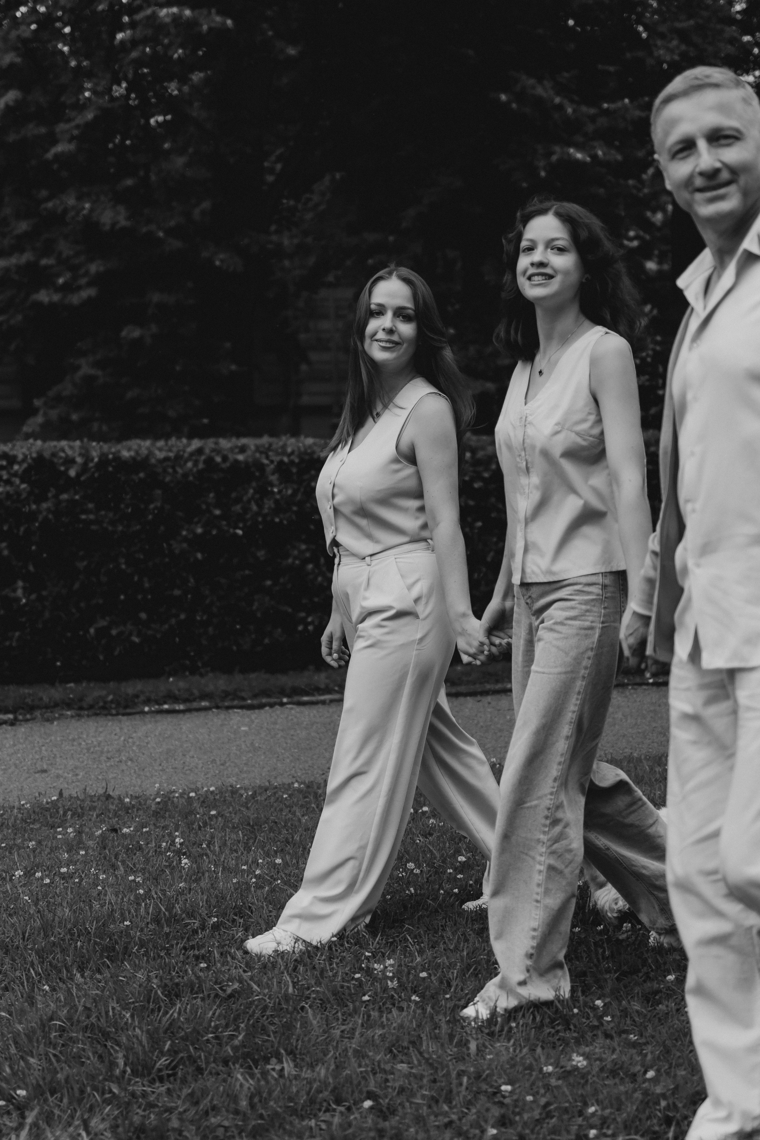 Моника, Мишель, Юлия, Дмитрий и песик Беня. Семейный, домашний, ньюборн фотограф Москва Цветкова Елизавета