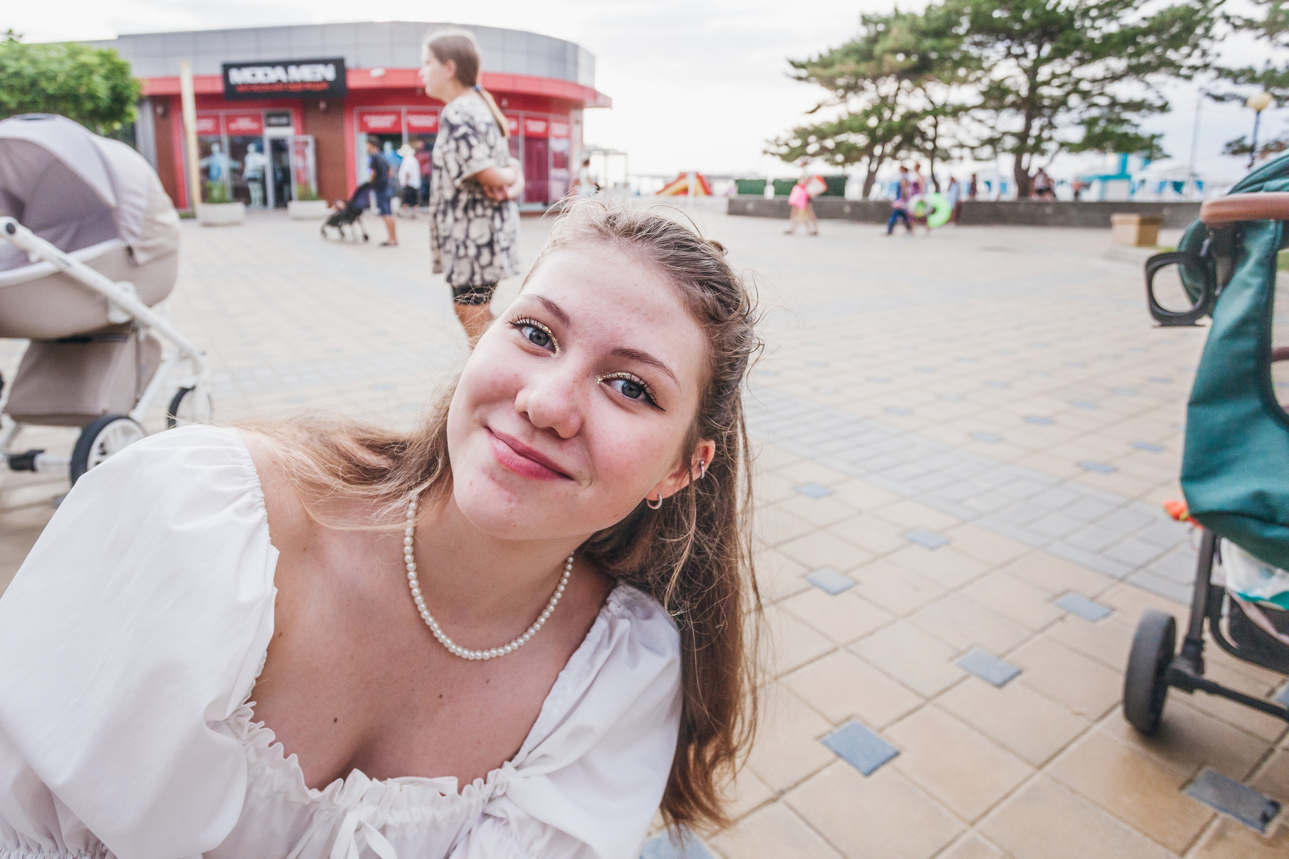 День рождение в уютном ресторане. Фотограф Денис Денисов