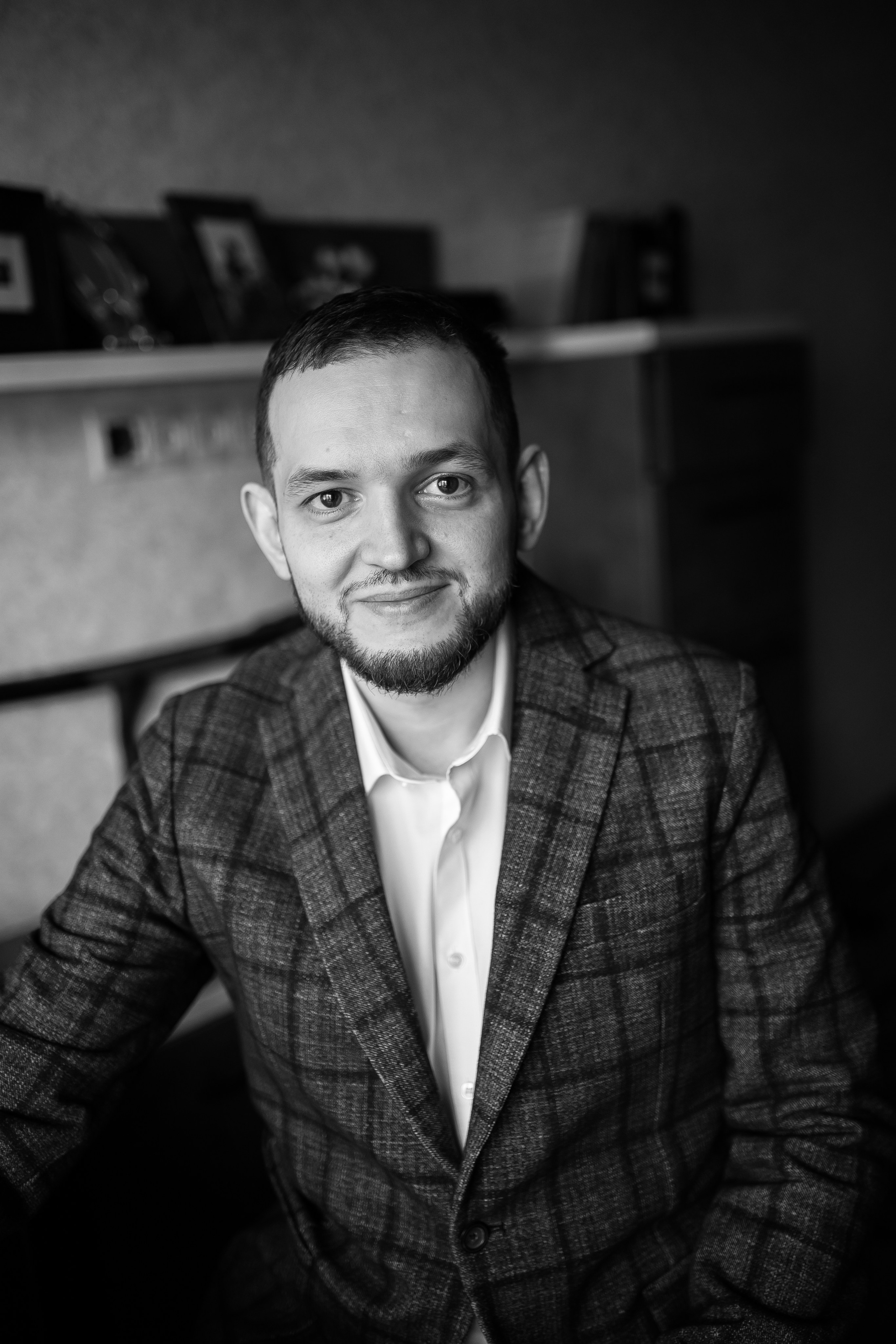 Свадьба Полины и Сергея (сборы жениха). Портретный фотограф Юлия Красноперова в Барнауле/Заринске