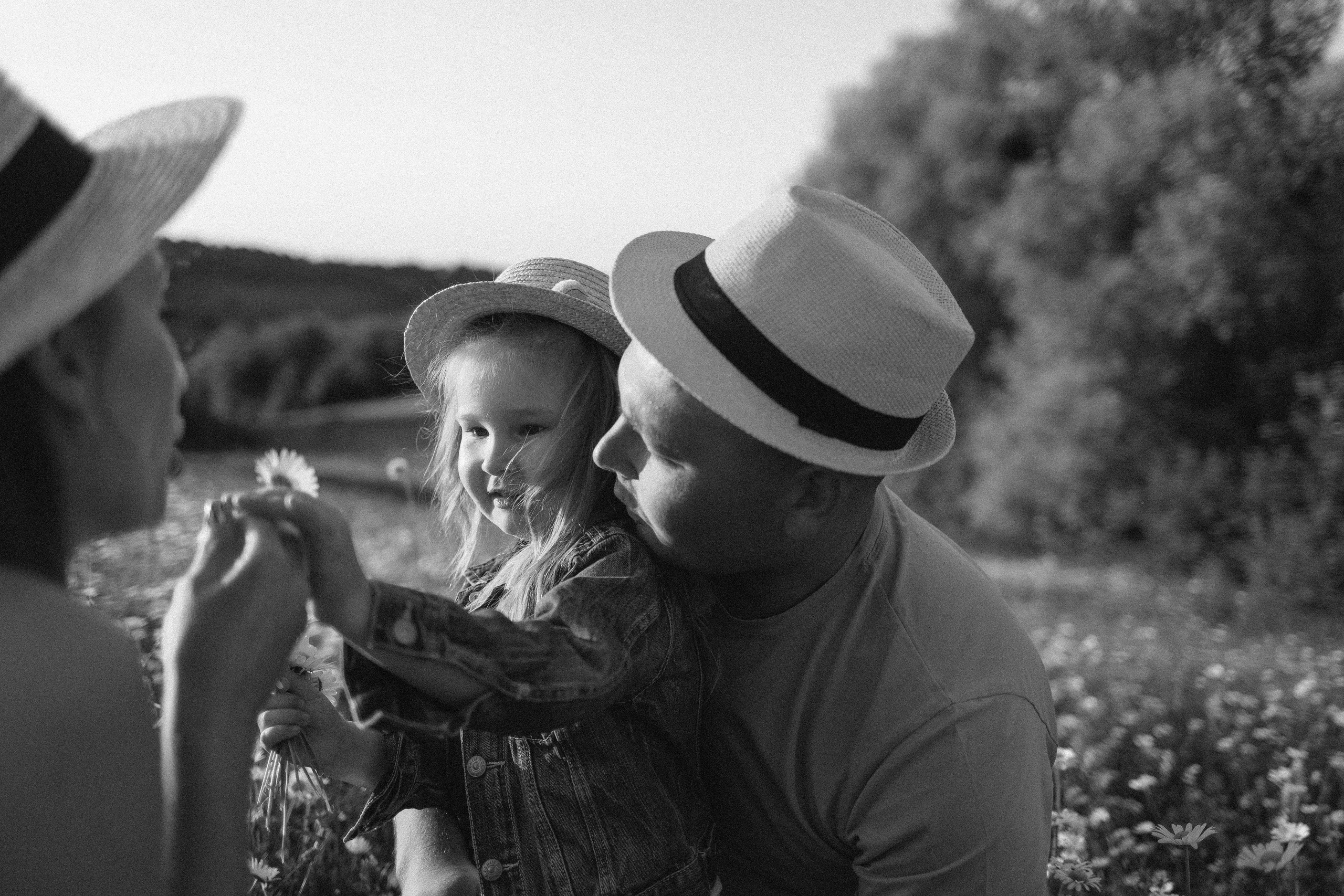 Согреты любовью и вечерним солнышком. Чудесная семья с открытой и чистой душой. Свадебный фотограф Мироманов Николай в Крыму