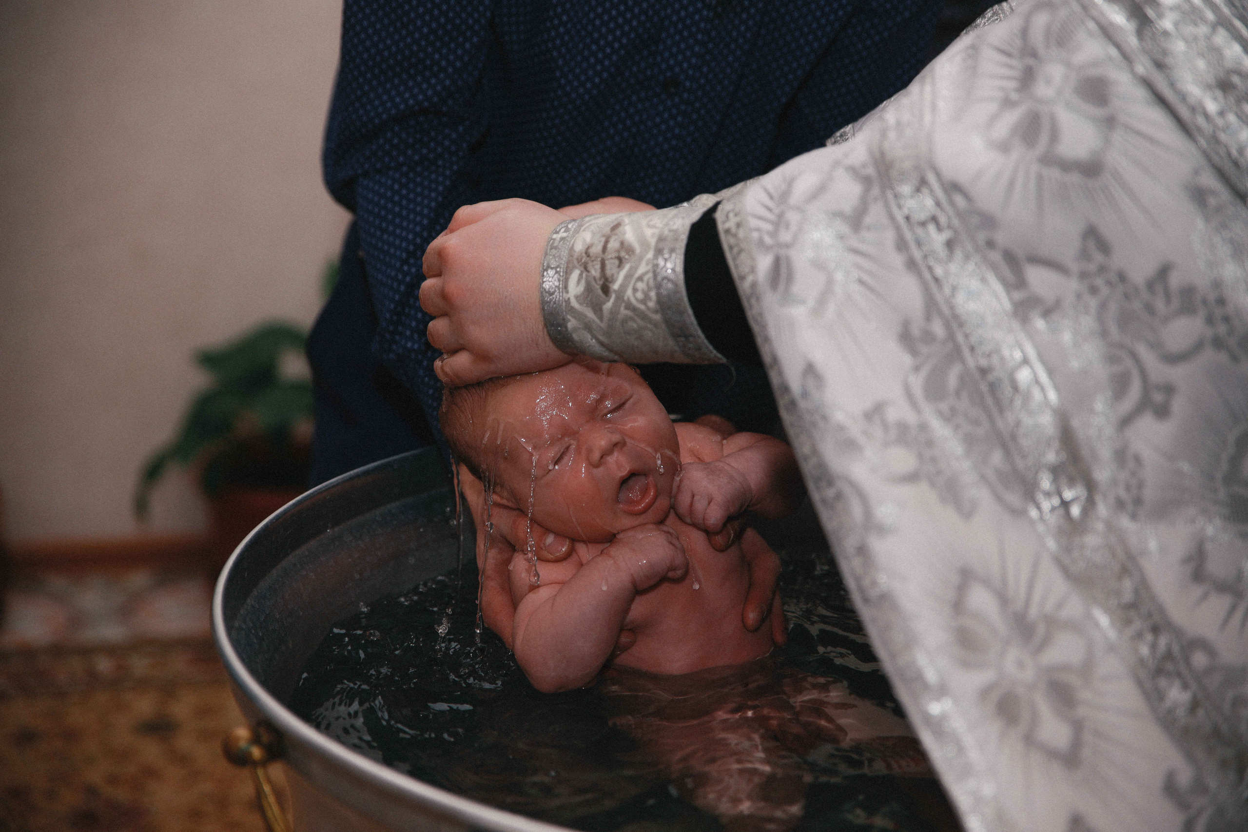 История крещения Артема. Свадебный фотограф Мироманов Николай в Крыму