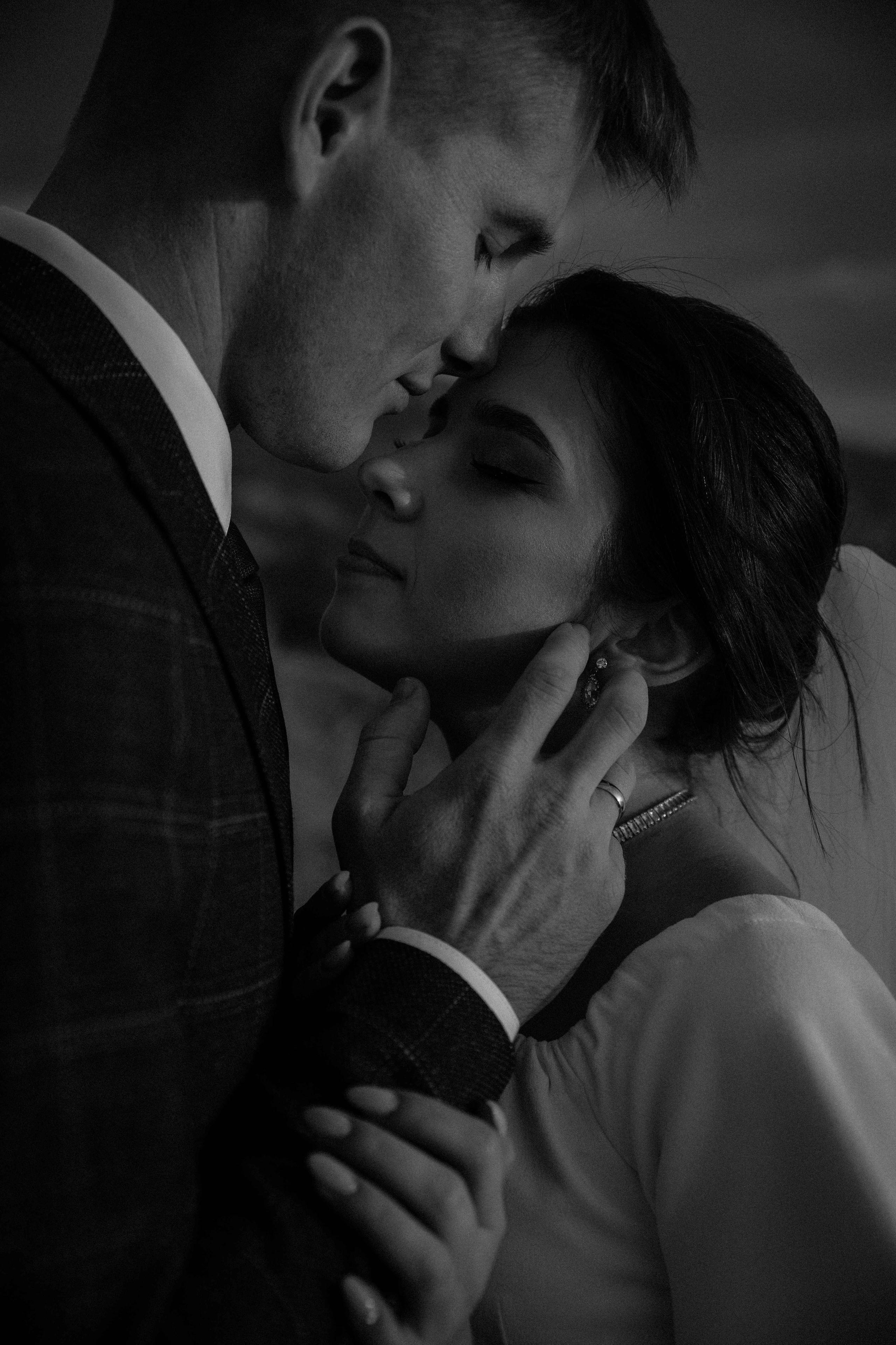 Нежность в каждом прикосновении. Свадебный фотограф Мироманов Николай в Крыму