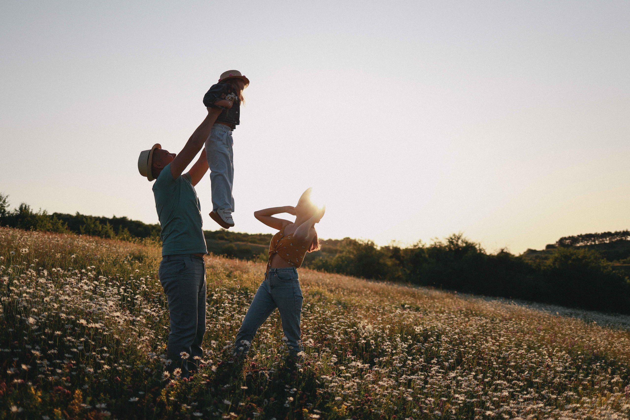 Согреты любовью и вечерним солнышком. Чудесная семья с открытой и чистой душой. Свадебный фотограф Мироманов Николай в Крыму