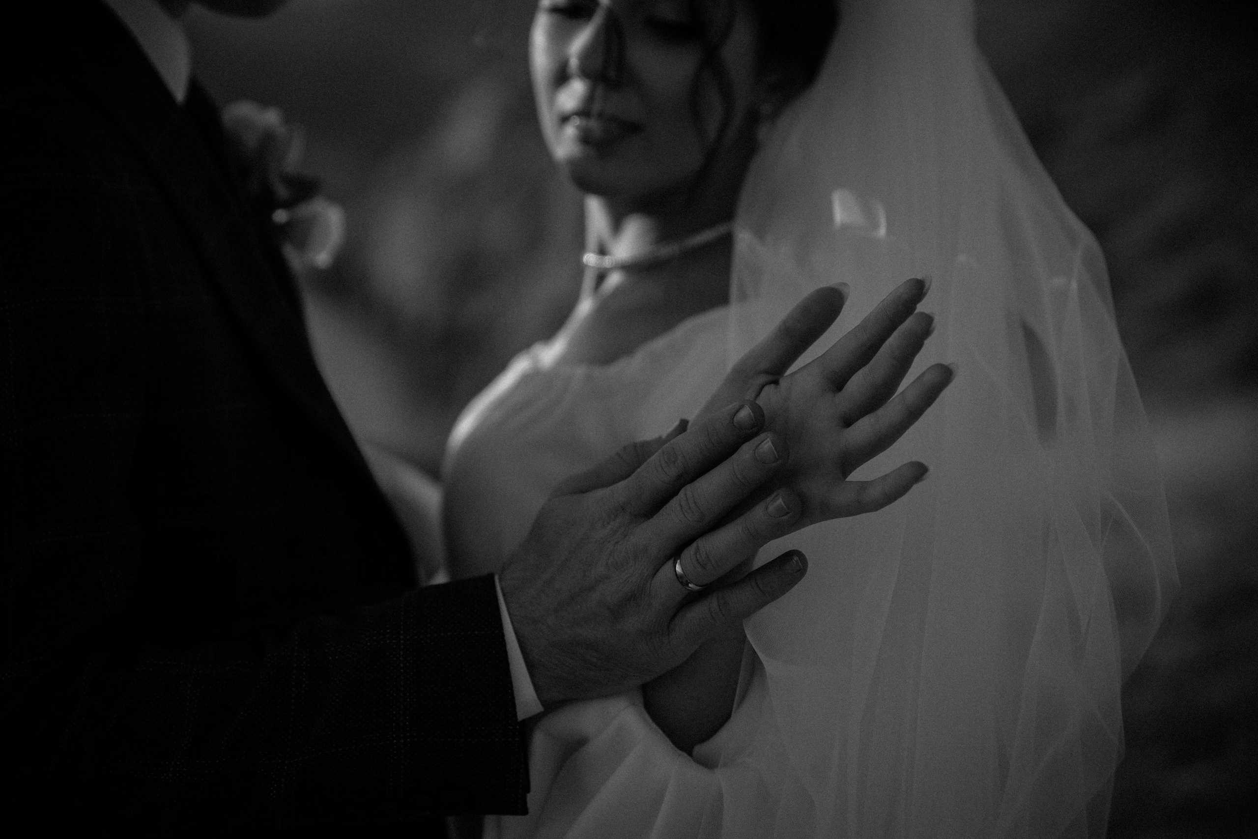 Нежность в каждом прикосновении. Свадебный фотограф Мироманов Николай в Крыму