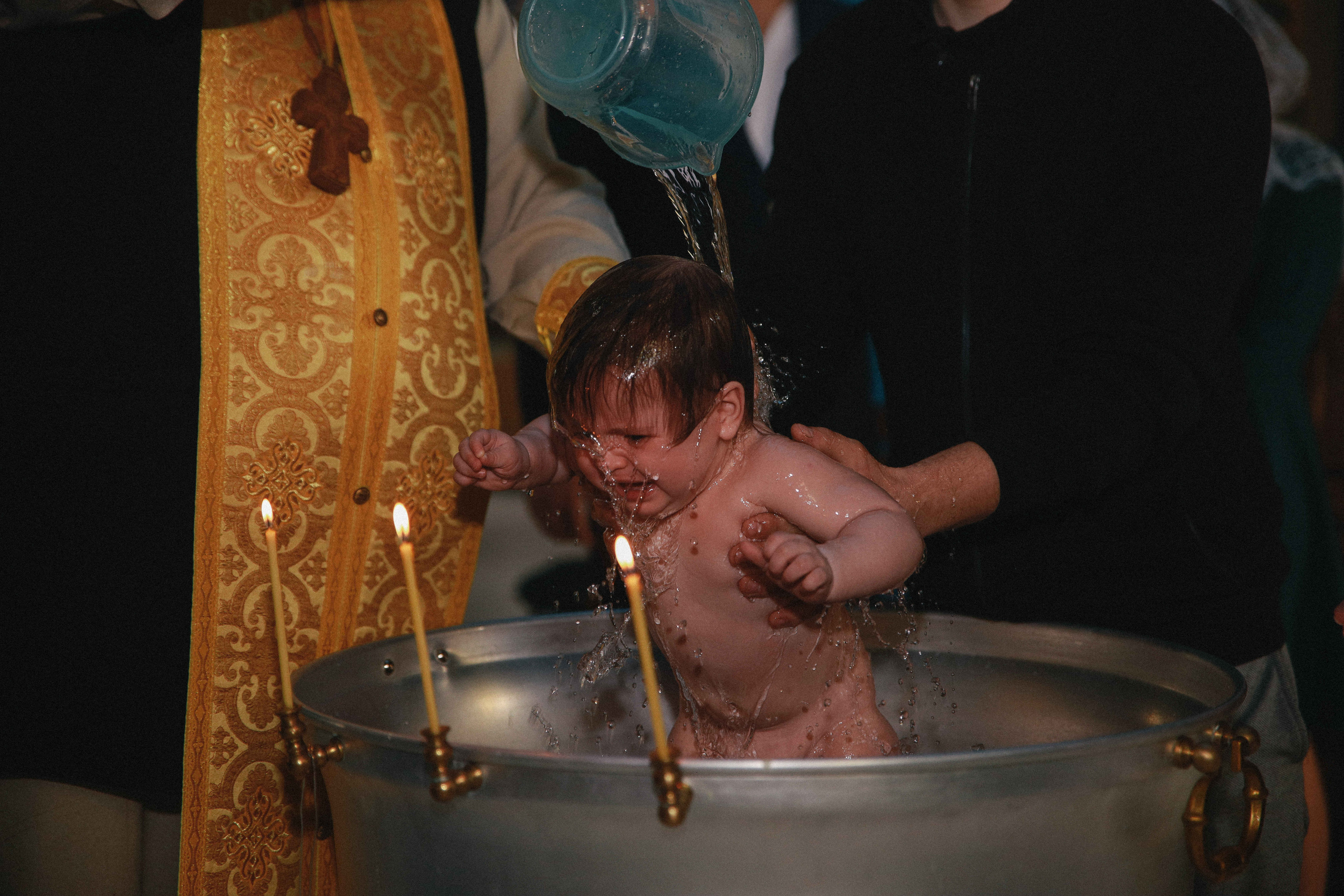 История крещения Алисы). Свадебный фотограф Мироманов Николай в Крыму