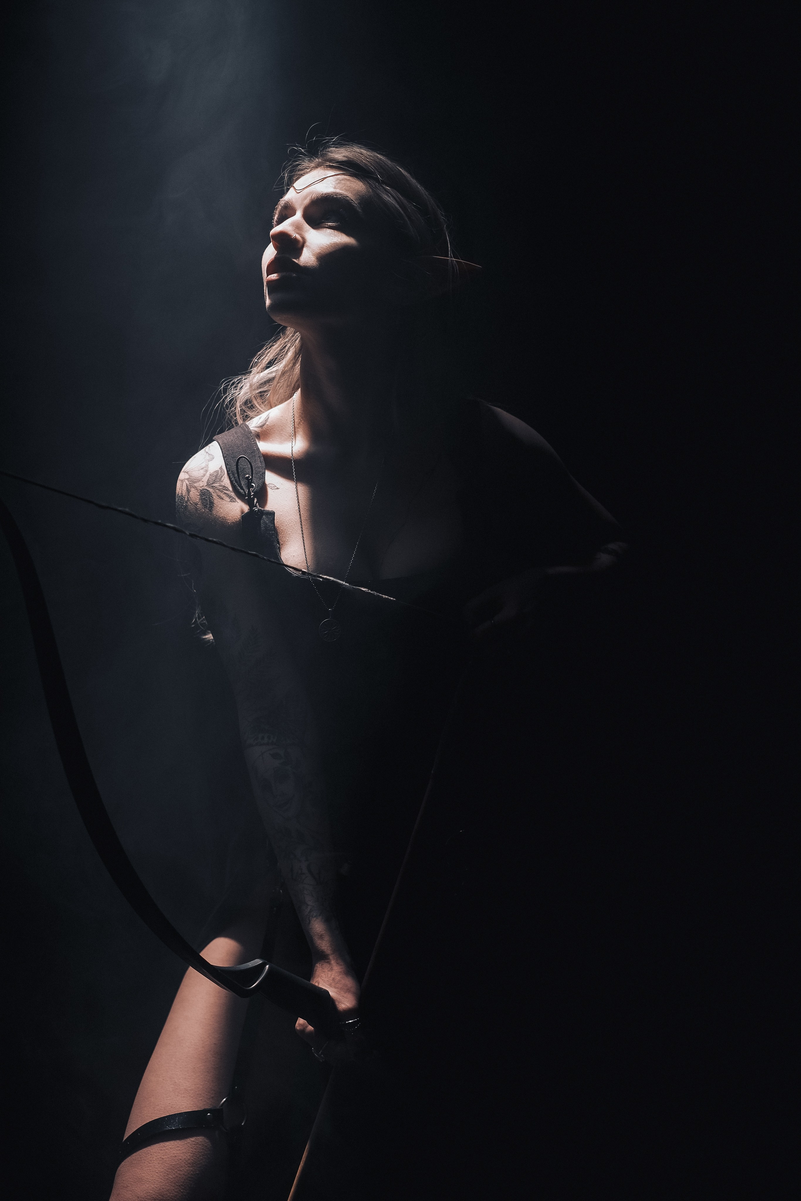 Фотосессия с мечом в стиле Castle core