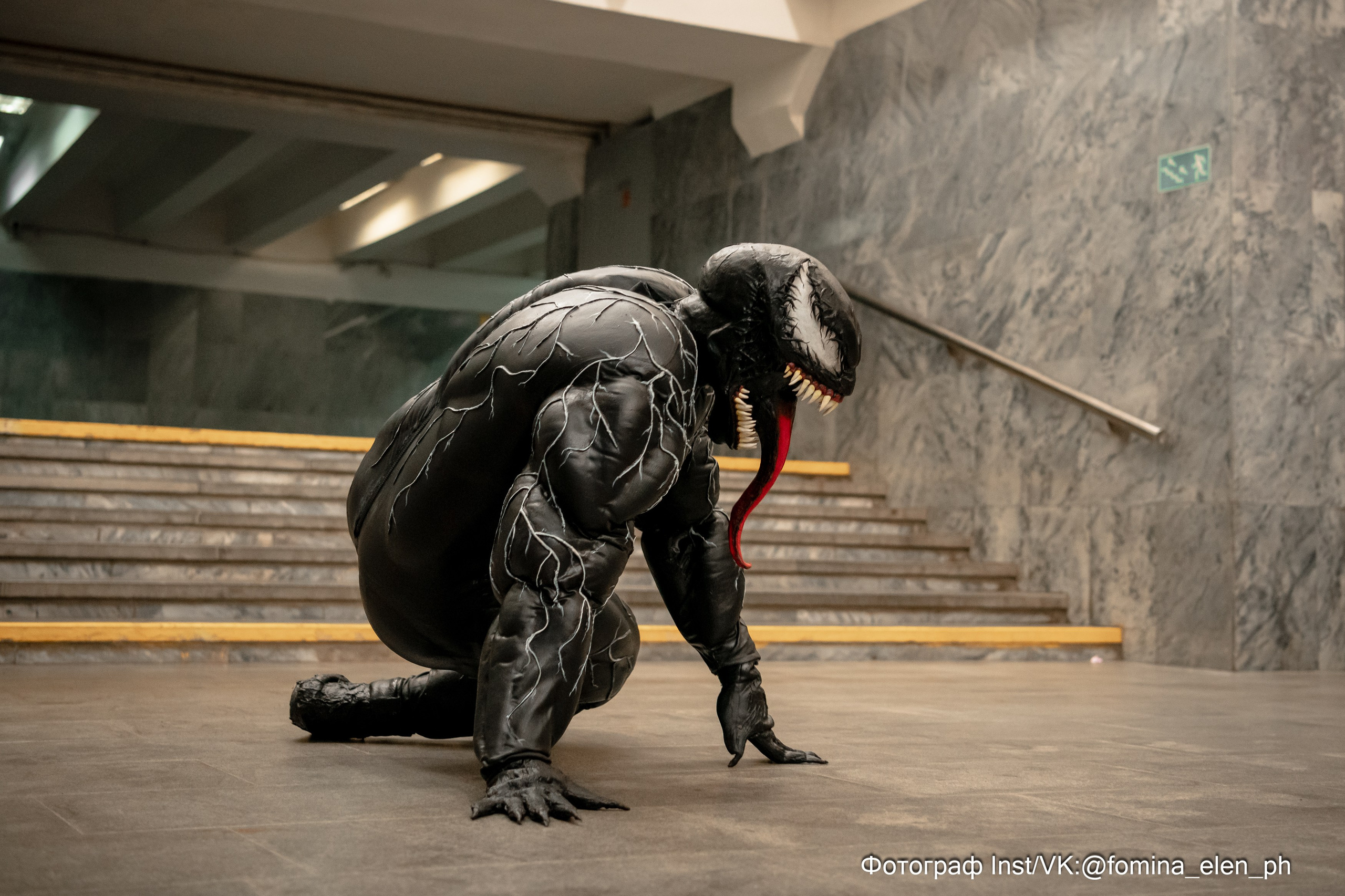 Человек паук и Веном в метро ЕКБ. Фомина Елена Свадебный и семейный фотограф