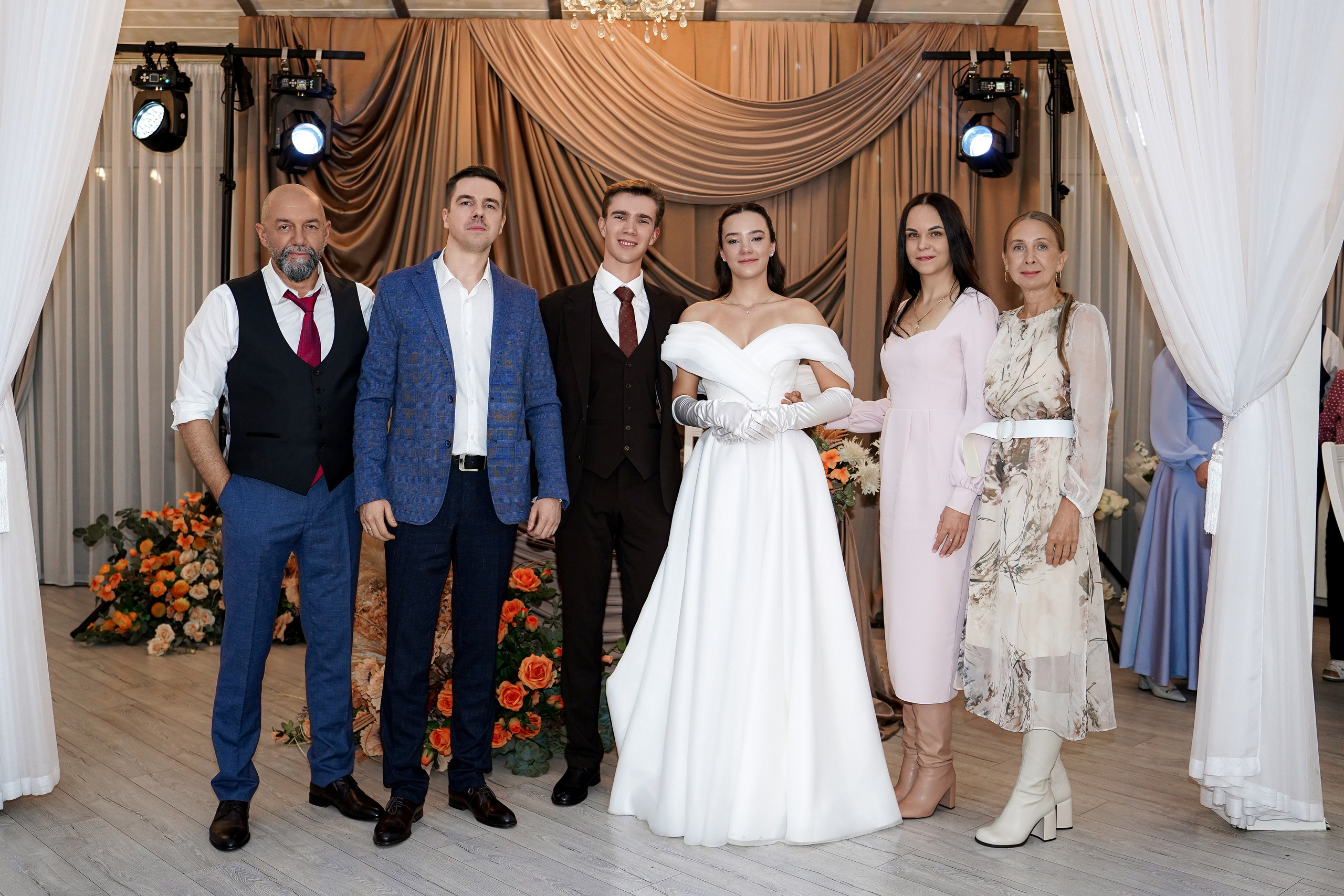 Свадебный банкет в беседке. Свадебный фотограф в Ростове-на-Дону. Таинство Крещения и Венчания, семейные фотосессии. Алёна Чёботова