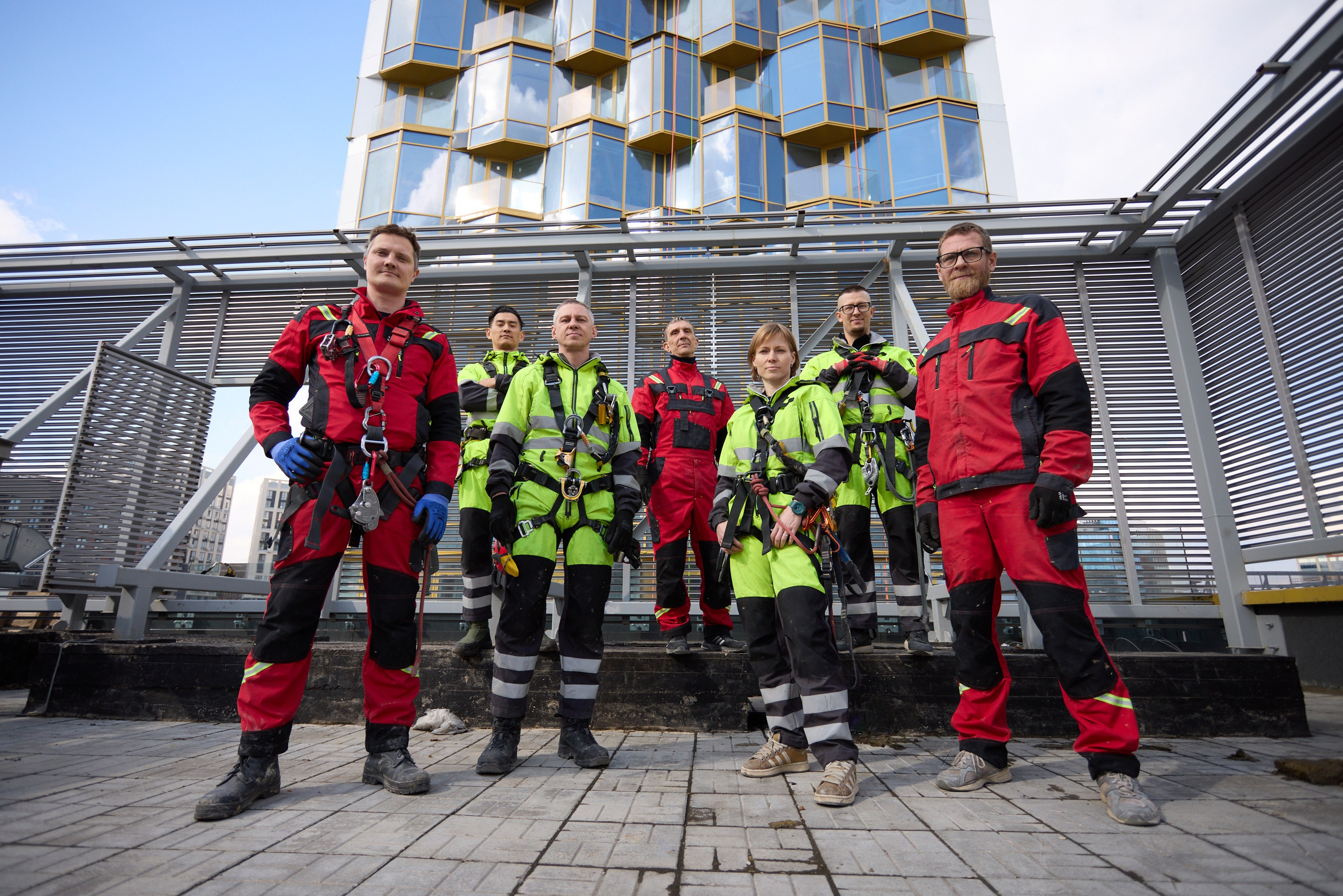 Команда промышленных альпинистов за работой. Андрей Дунин | Предметная, портретная и интерьерная съёмка