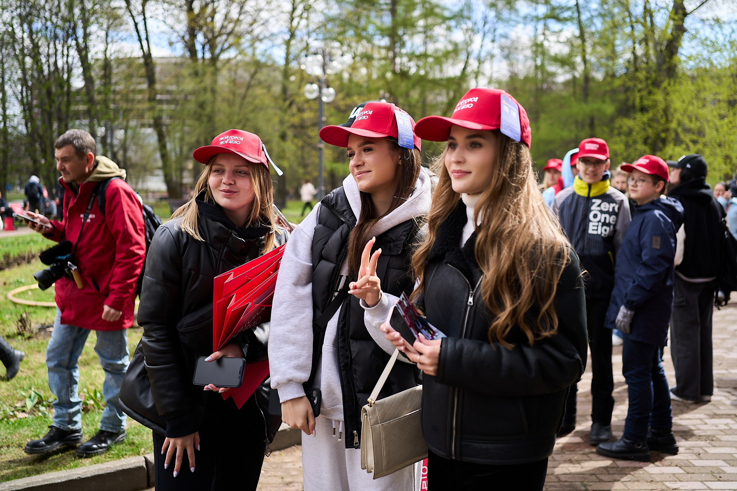 Субботник у Управления делами Мэра и Правительства Москвы. Фотограф и Видеограф в Москве. Олег Корушев