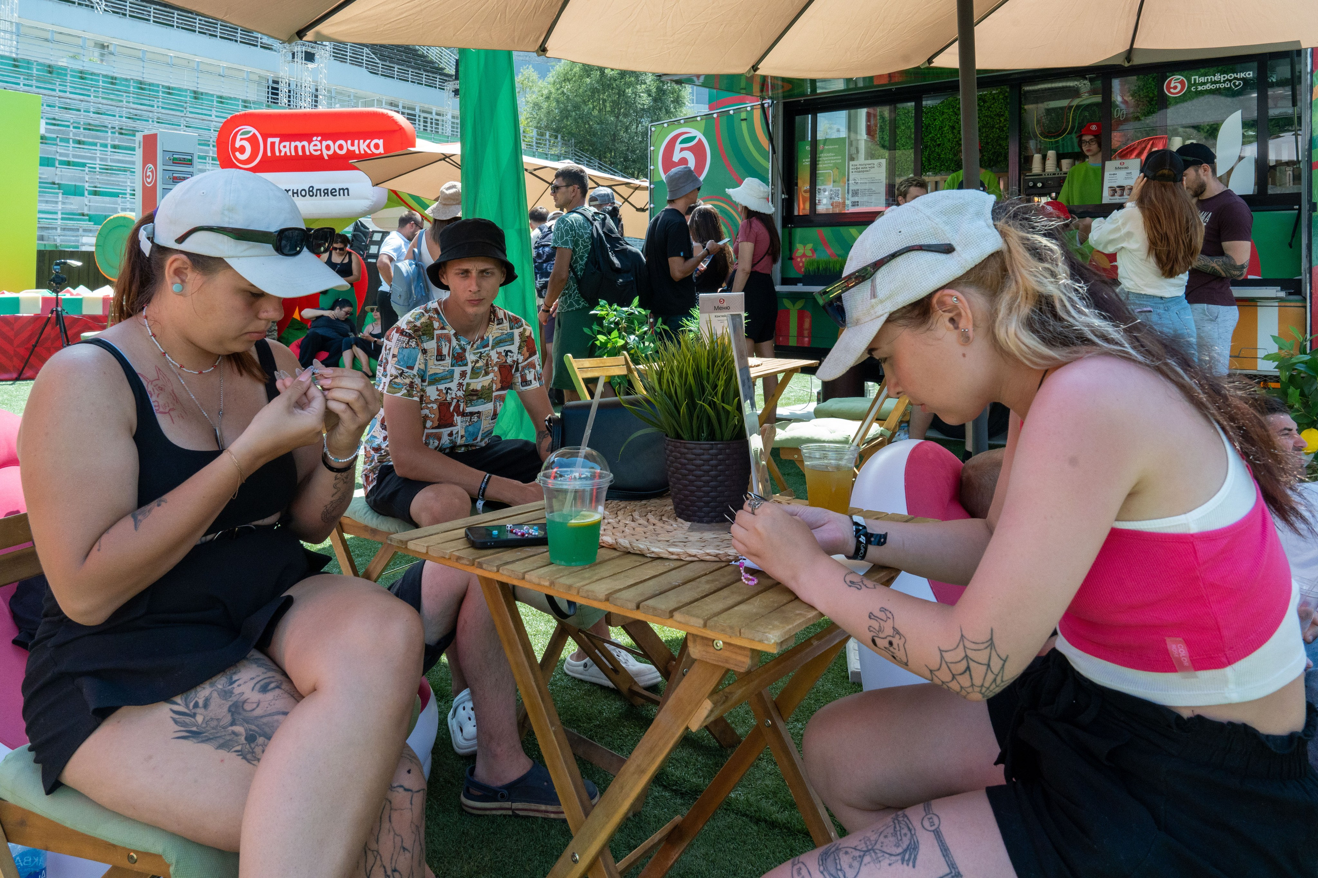 Фотоотчет партнеской интеграции для сети «Пятерочка» на фестивале «Grounded». Репортажный фотограф в Красной Поляне и Сочи Павлюченко Екатерина