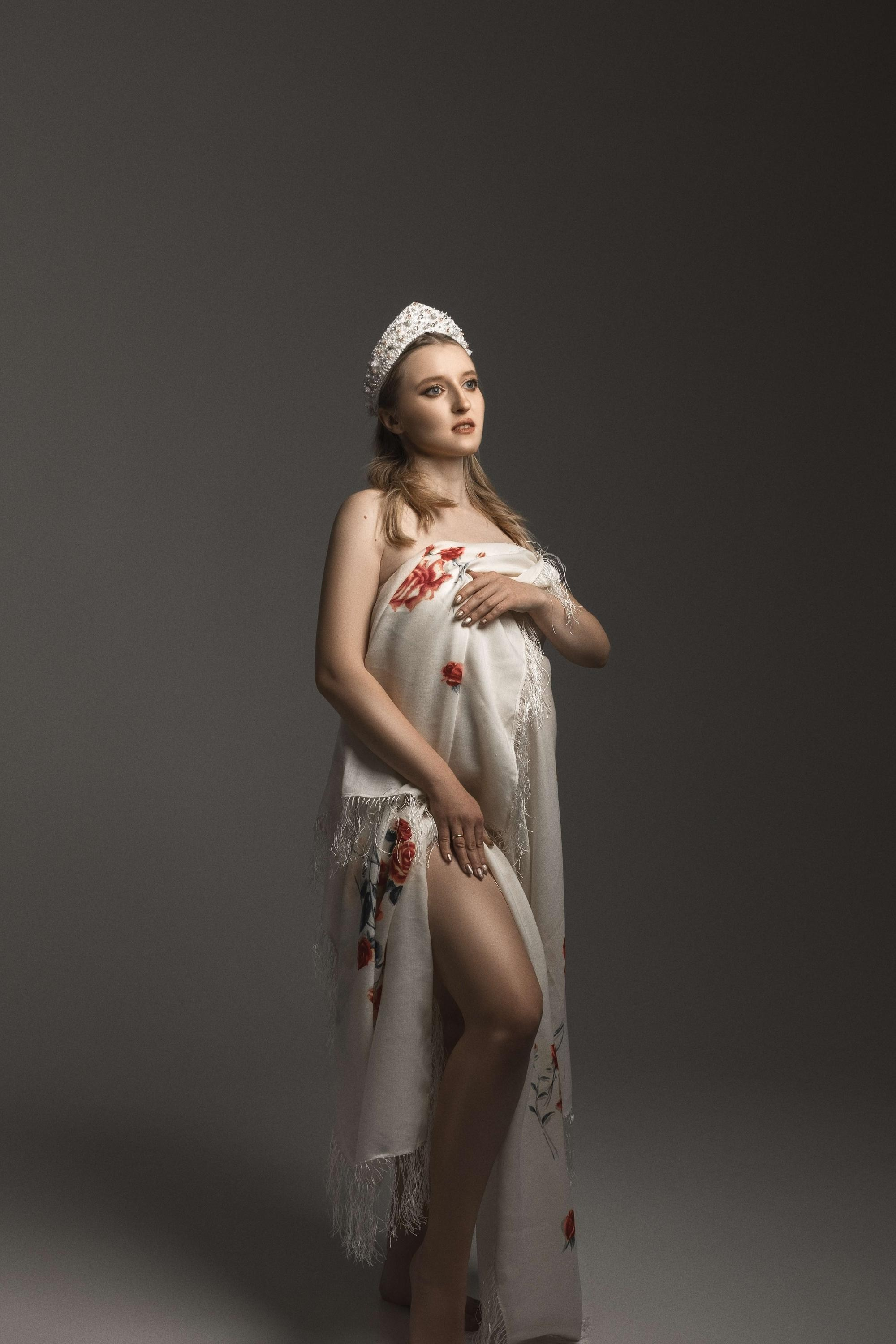 стильная фотосессия беременности в фотостудии, фотосъемка беременных в Тамбове, фотограф беременных, фотографии красивой беременности, фотосессия беременной в красивом платье, гардероб для фотосъемки беременности, фотосъемка беременности в кокошнике и в русско-народном стиле, фотограф беременности и материнства Марина Смаль