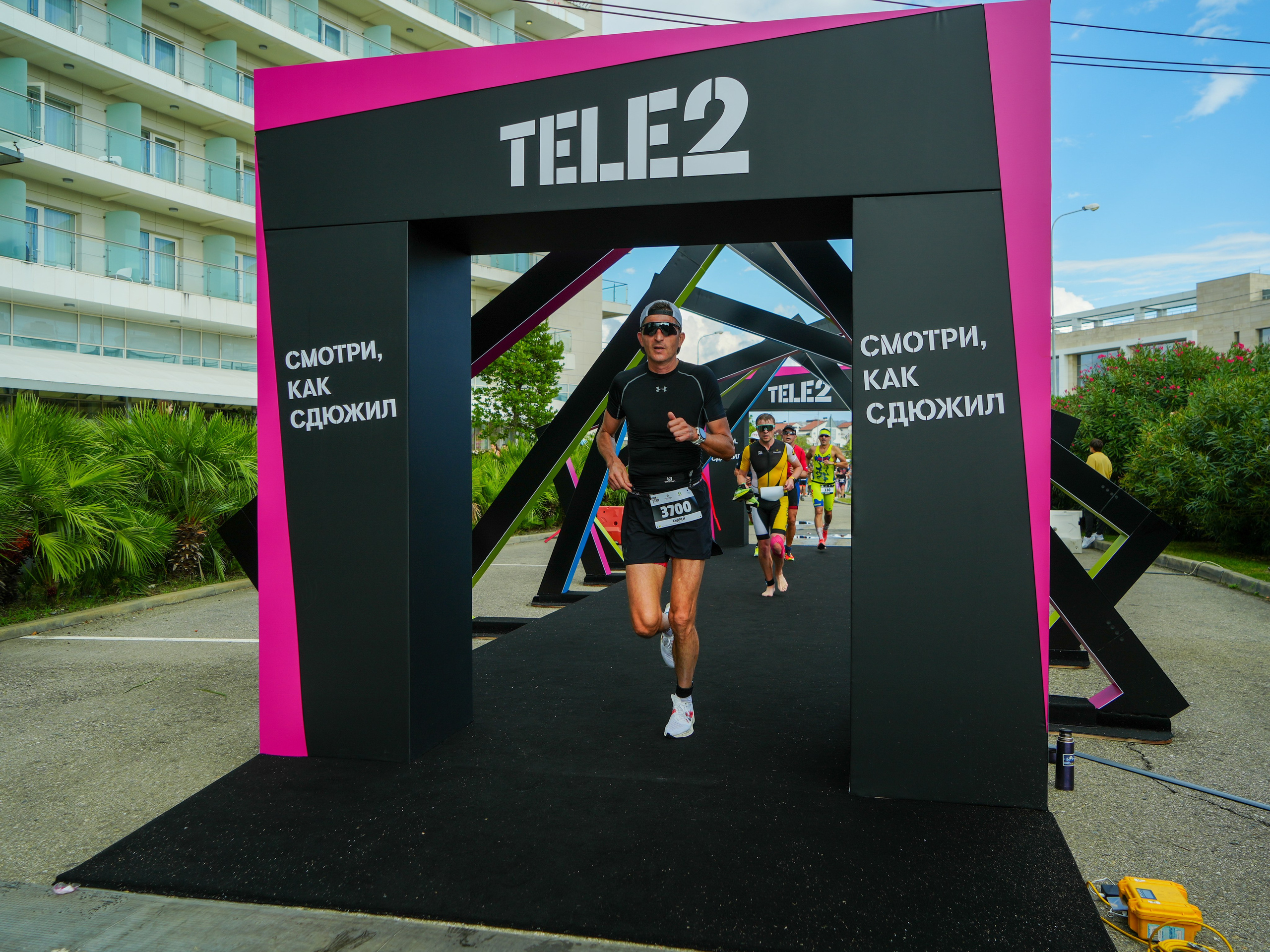 Фотоотчет партнерской интеграции для компании TELE2 на фестивале Ironstar. Репортажный фотограф в Красной Поляне и Сочи Павлюченко Екатерина