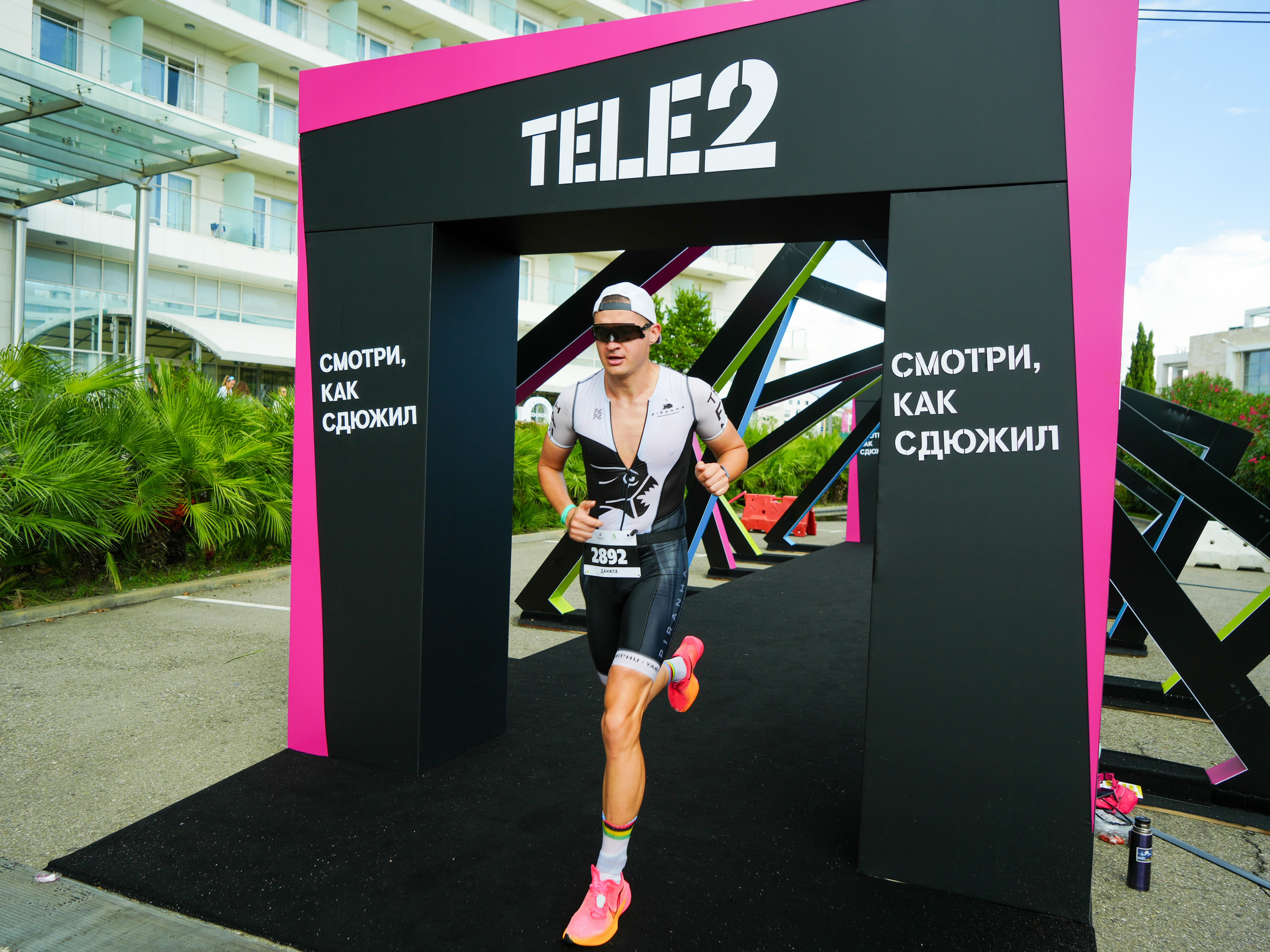 Фотоотчет партнерской интеграции для компании TELE2 на фестивале Ironstar. Репортажный фотограф в Красной Поляне и Сочи Павлюченко Екатерина