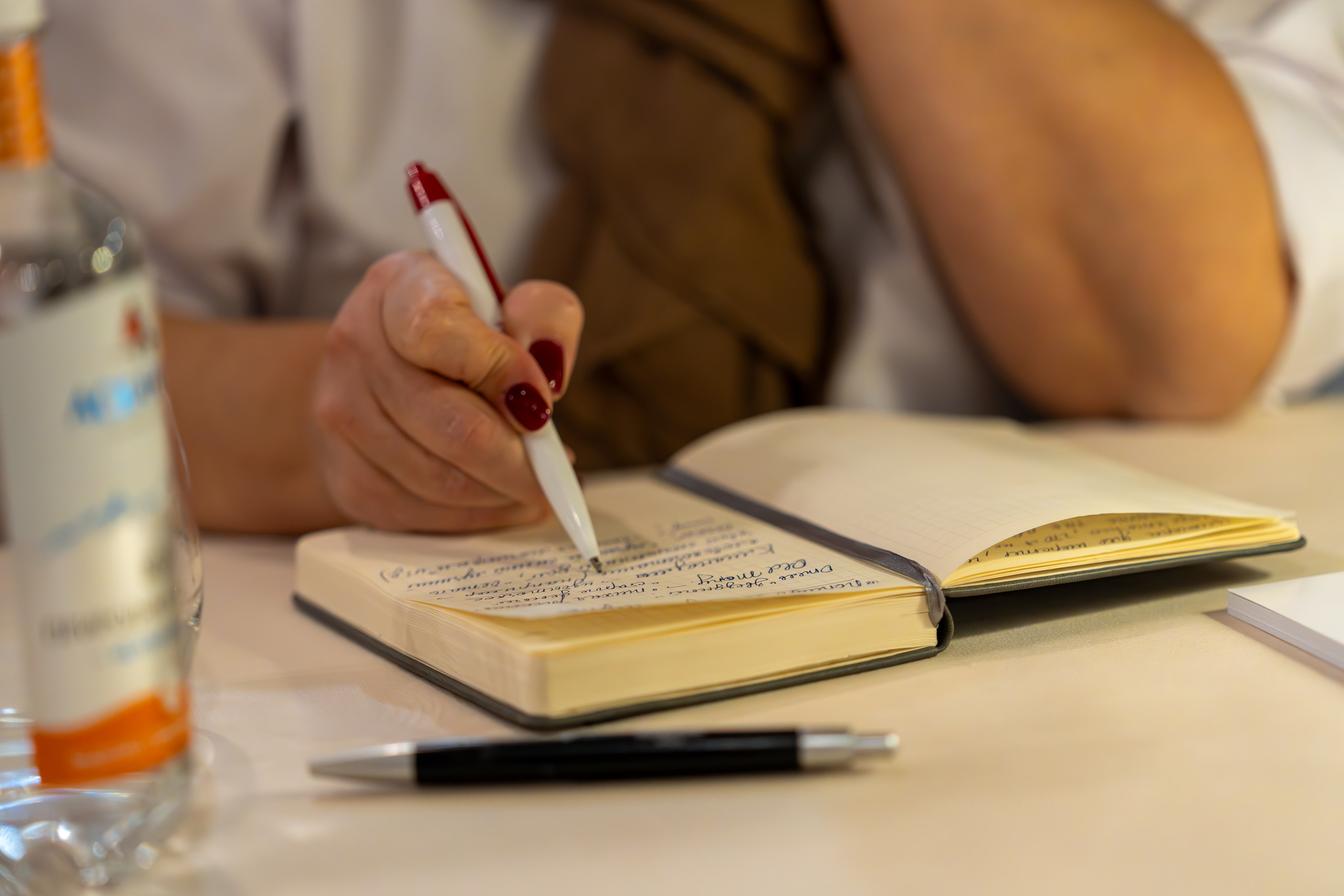 Литературная мастерская с Ольгой Шутовой в «Винотеррии». Репортажный фотограф в Красной Поляне и Сочи Павлюченко Екатерина