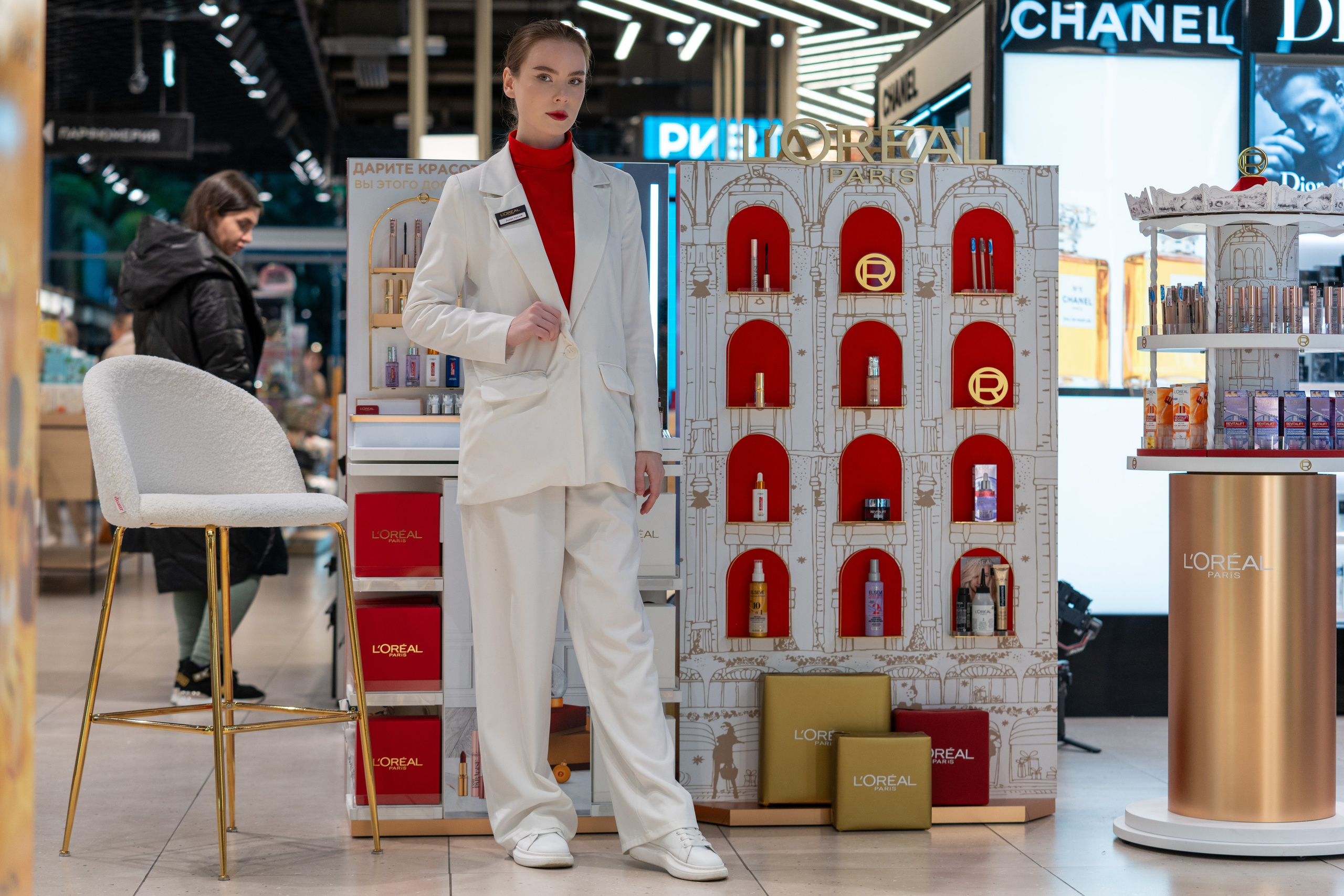 Отчет партнерской интеграции Loreal в магазинах Рив Гош. Репортажный фотограф в Красной Поляне и Сочи Павлюченко Екатерина