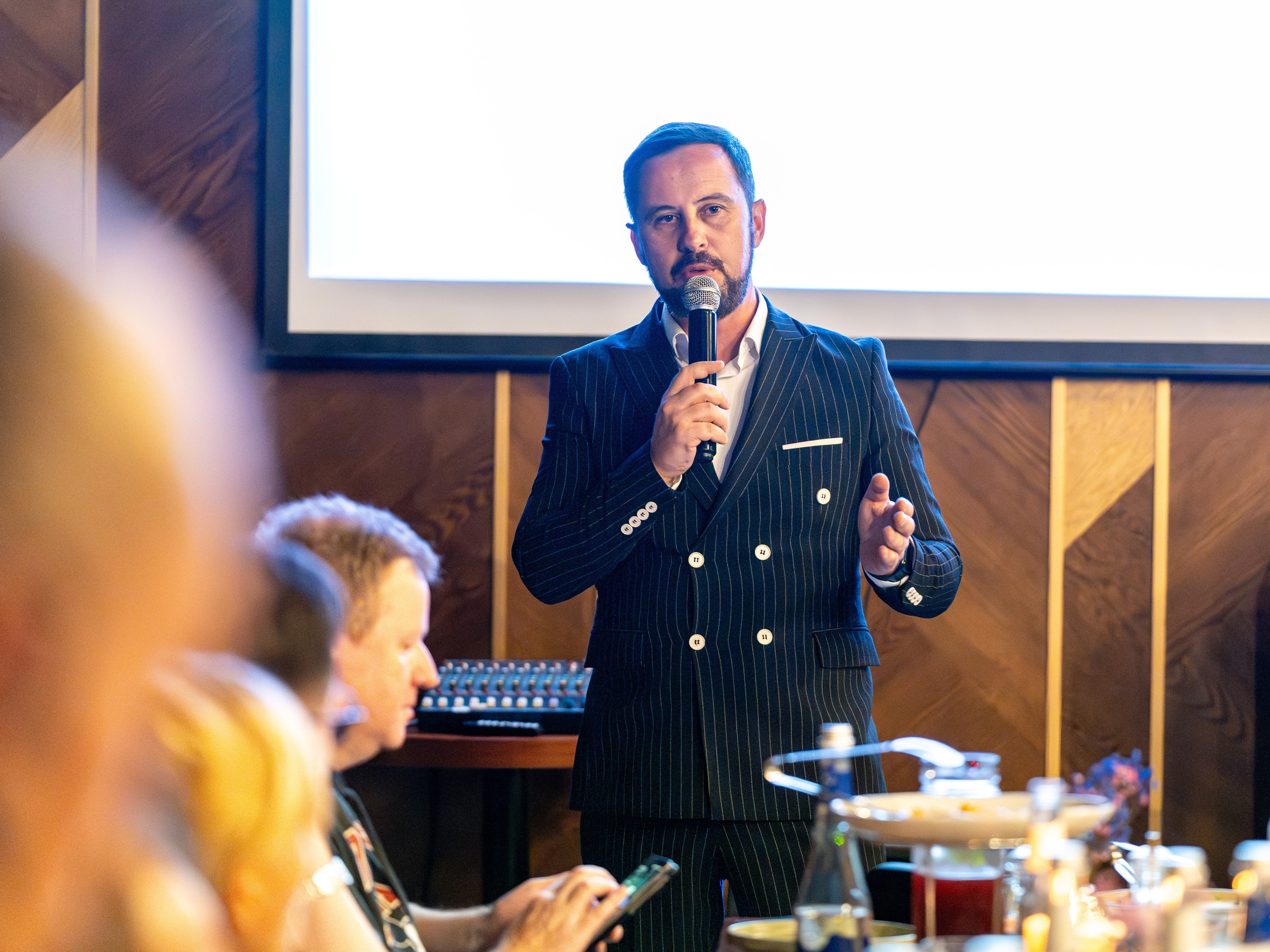 MICE меоприятие на курорте Красная Поляна для компании «Неометрия''. Репортажный фотограф в Красной Поляне и Сочи Павлюченко Екатерина